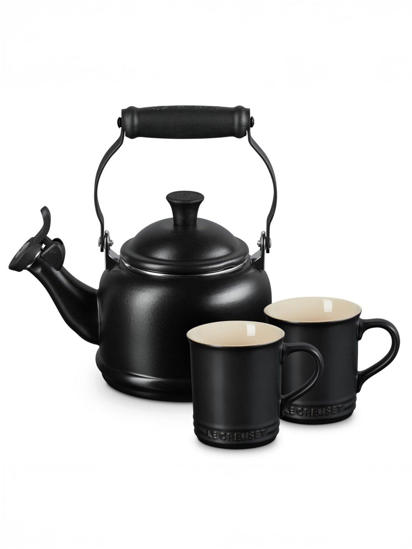 Image 3 of 4 of Le Creuset Traditional Kettle 2.1L
