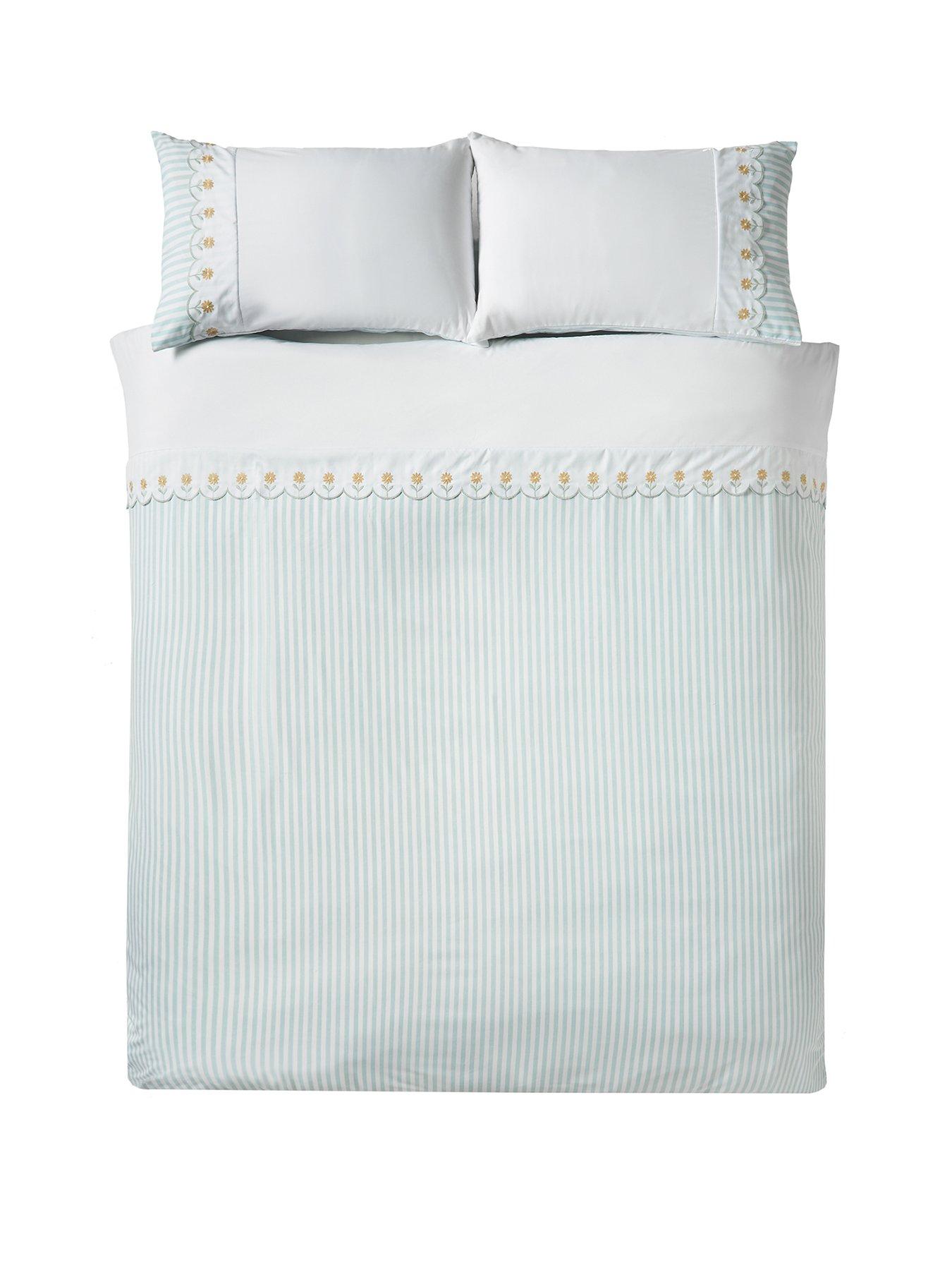 Image 2 of 5 of Catherine Lansfield Embroidered Daisy Duvet Set Sage