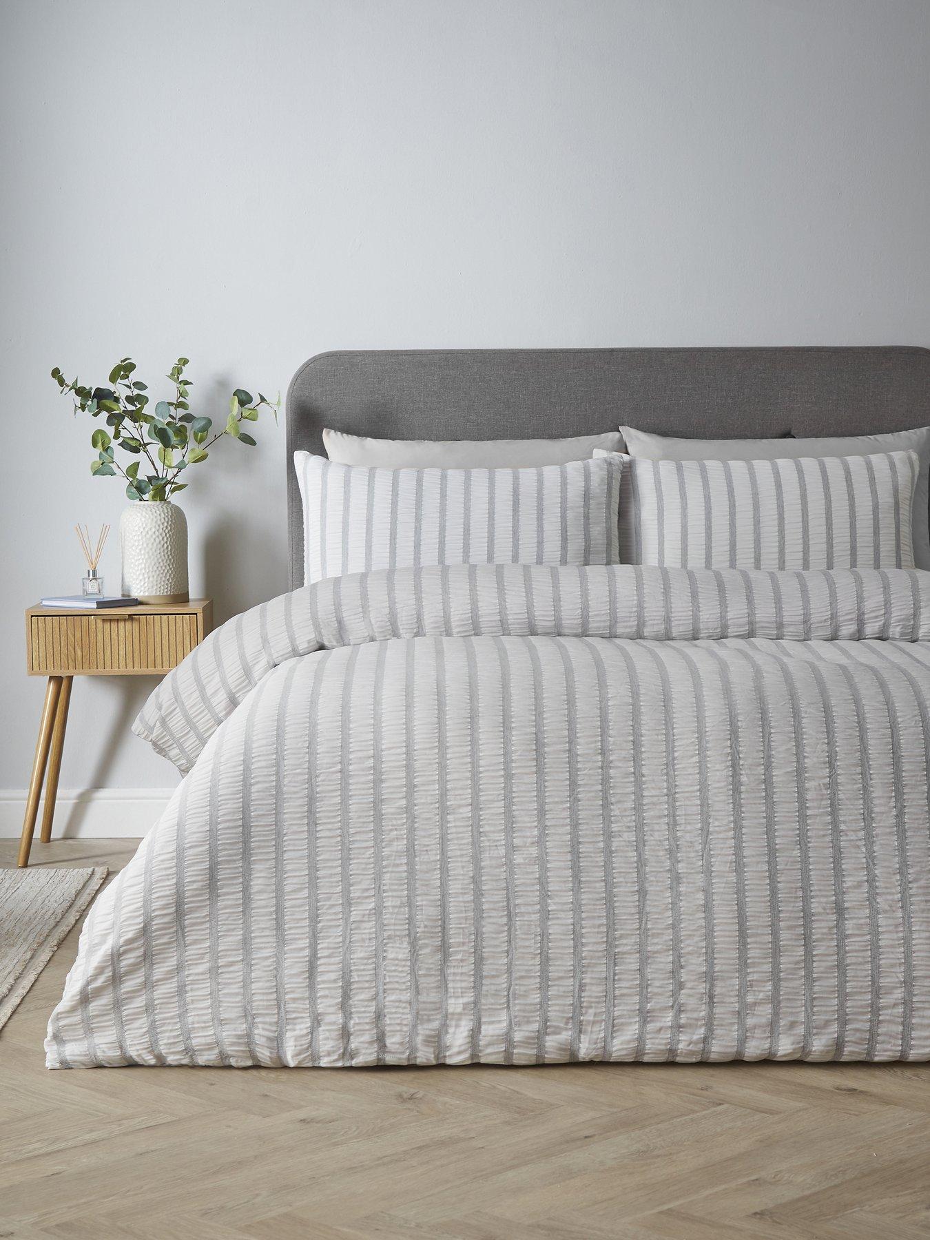 Catherine Lansfield Unisex Grey 'So Soft Seersucker Stripe' Duvet Cover Set In | Size: King - Image 7