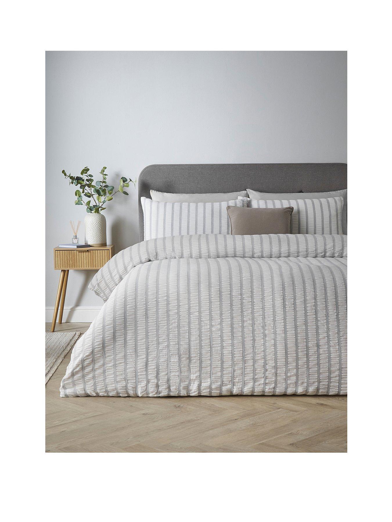 Catherine Lansfield Catherine Lansfield So Soft Seersucker Stripe Duvet Cover Set Natural