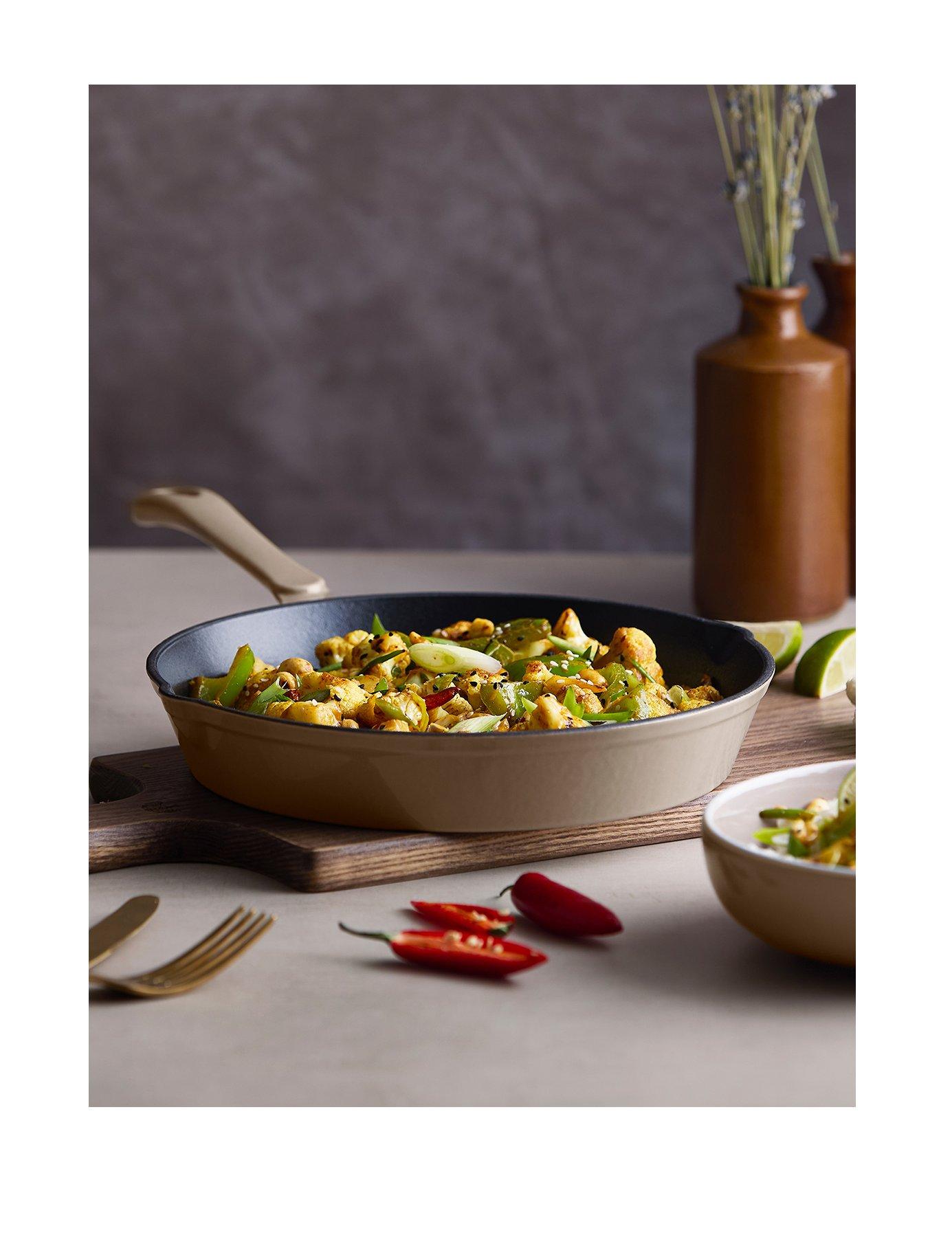 Barbary & Oak Nattura 26cm Cast Iron Round Pan With Dual Side Spouts, Cashmere