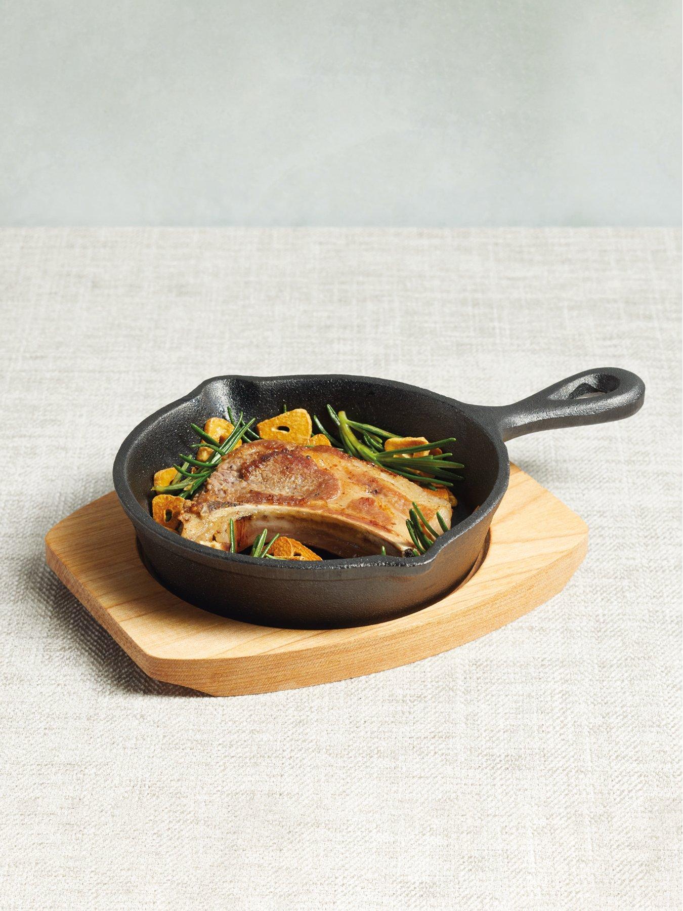 Image 2 of 4 of Artesa Artes&agrave; Cast Iron Mini Frying Pan, 20x15x2cm, Gift Boxed, Set of 2