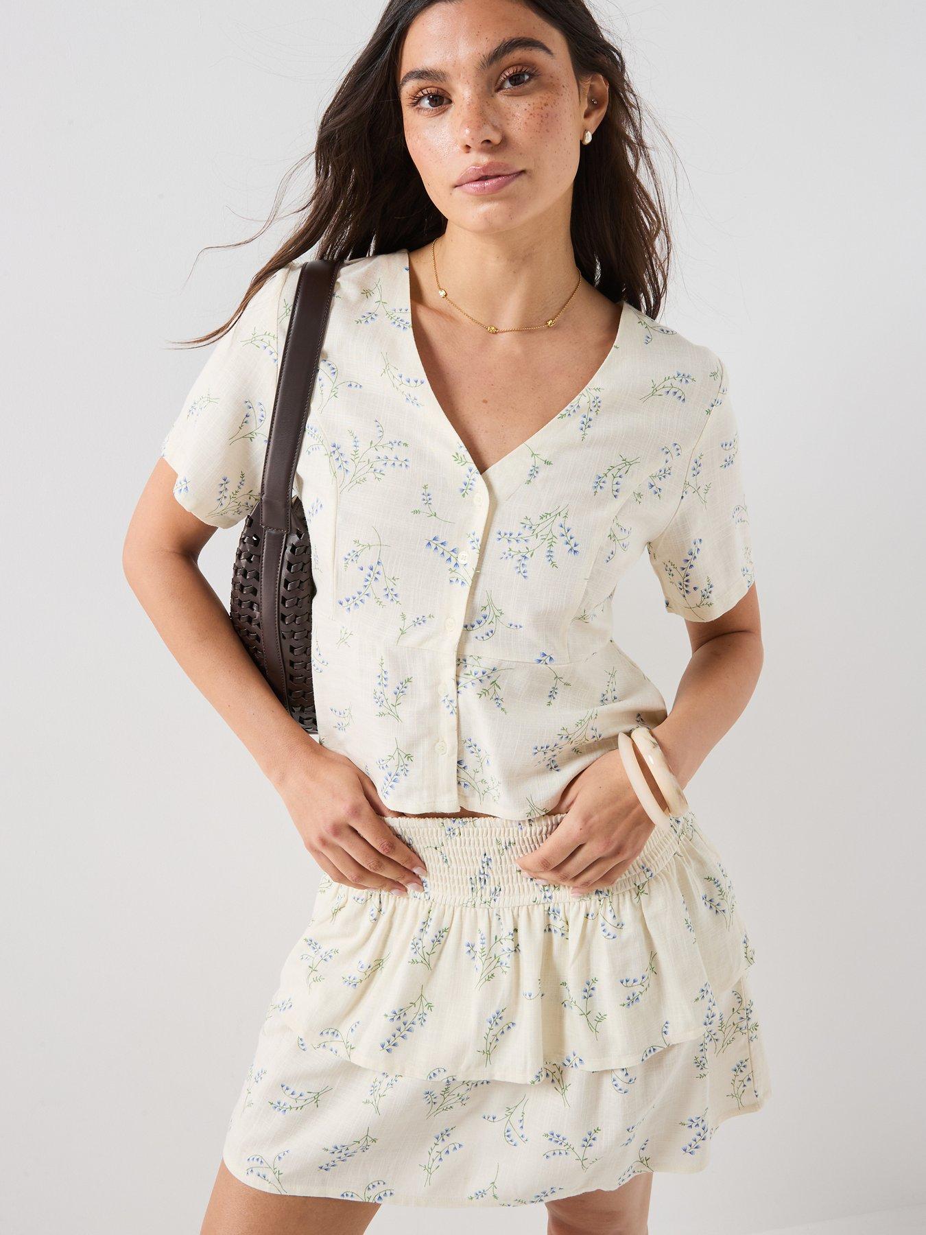 Image 4 of 4 of Only Onllyrida Short Ruffle Skirt - White