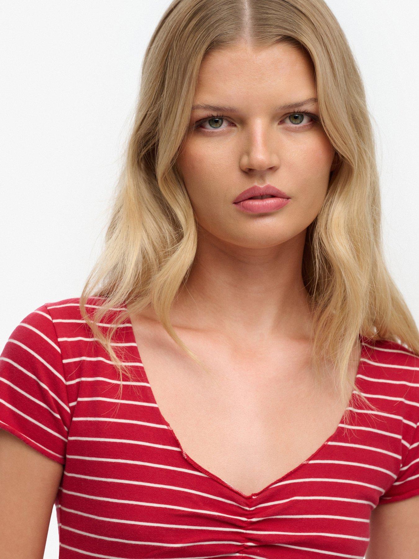 Image 4 of 5 of Superdry Ath Ess Gatherd Pattern Ss Top