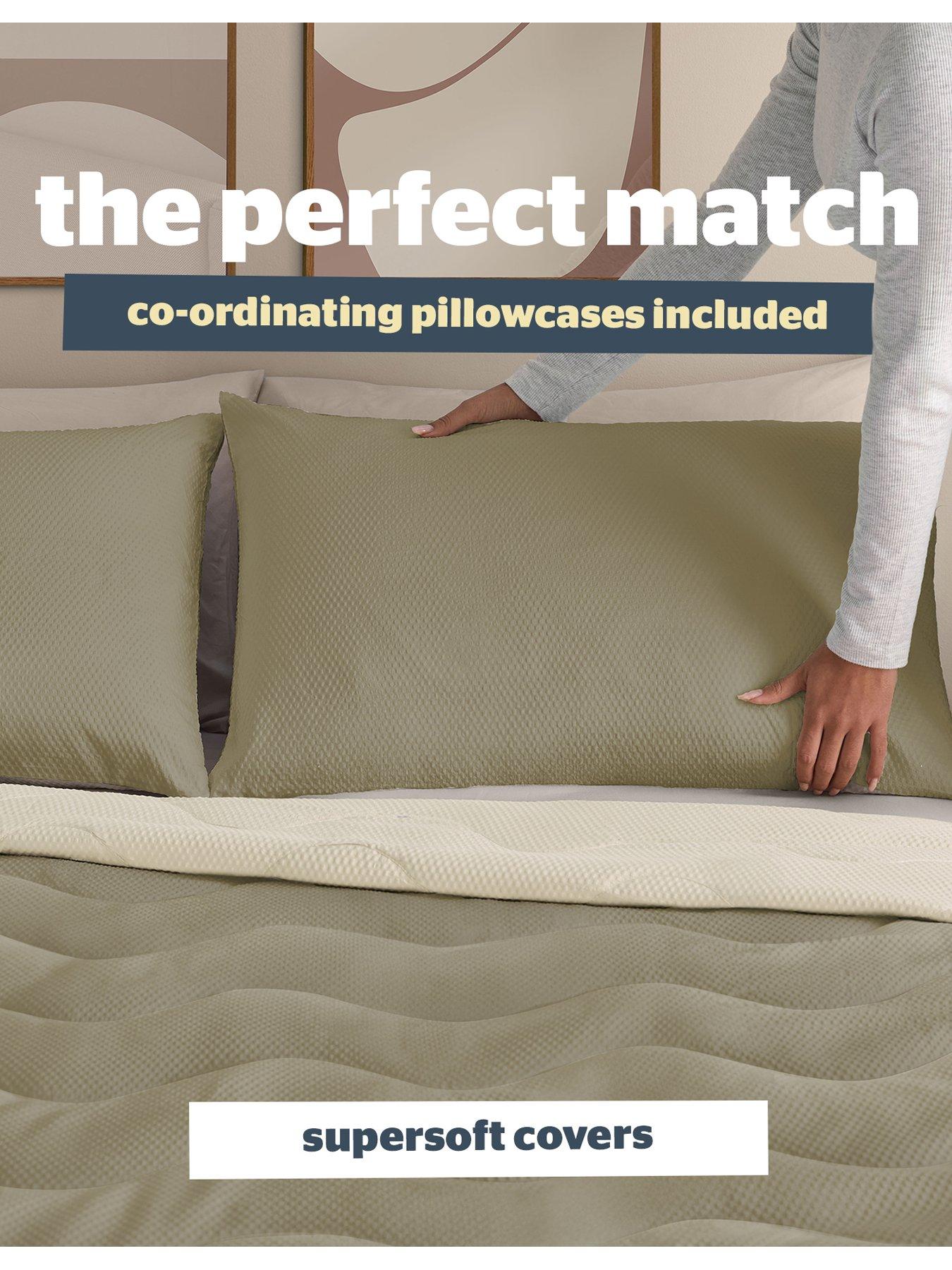 Image 5 of 7 of Silentnight Cool Summer Breeze Seersucker Coverless 4.5 Tog Duvet - Sage/Cream