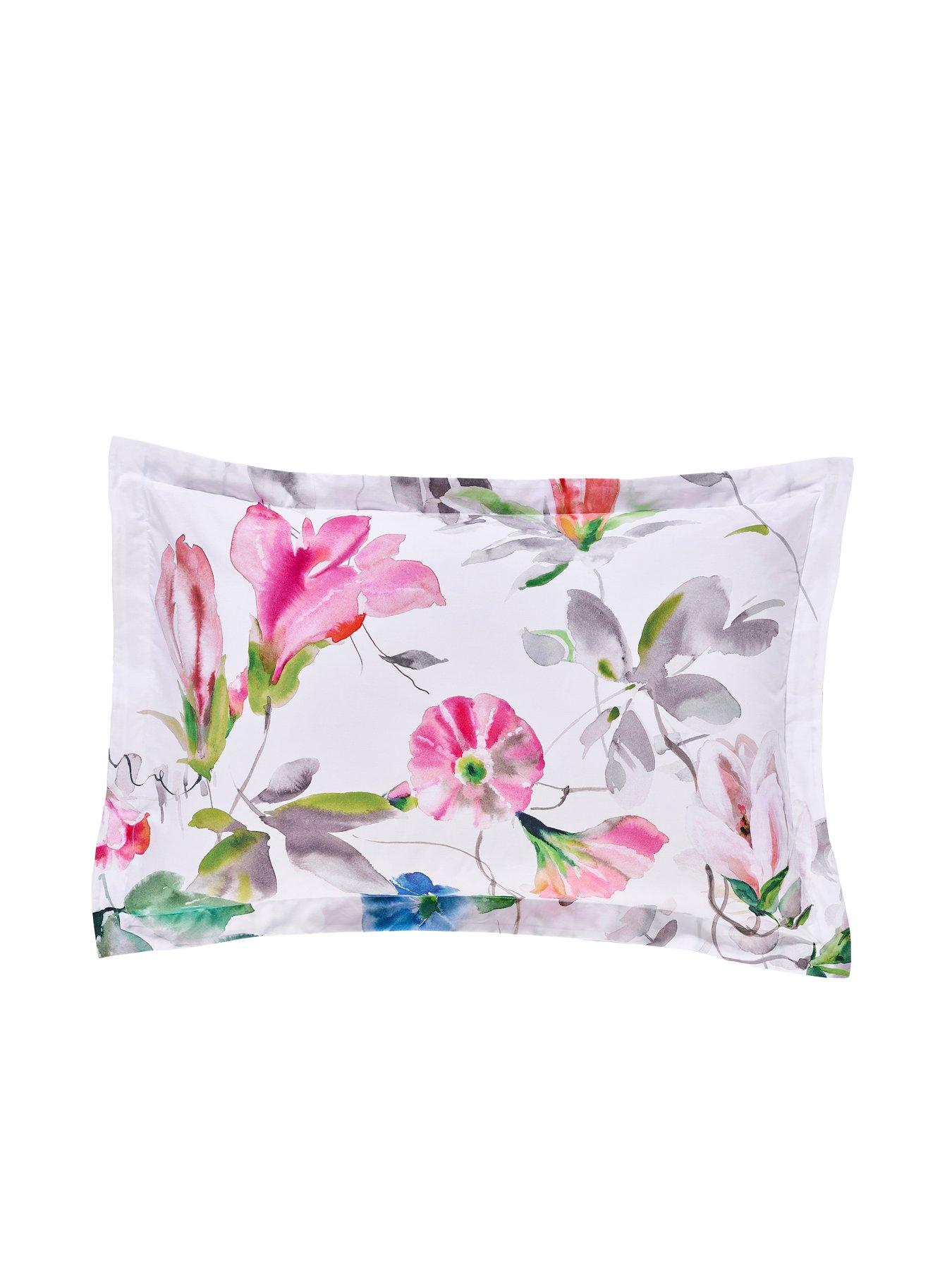 Image 4 of 6 of Designers Guild Japanese Magnolia 100% Cotton Fuchsia Quilt Set