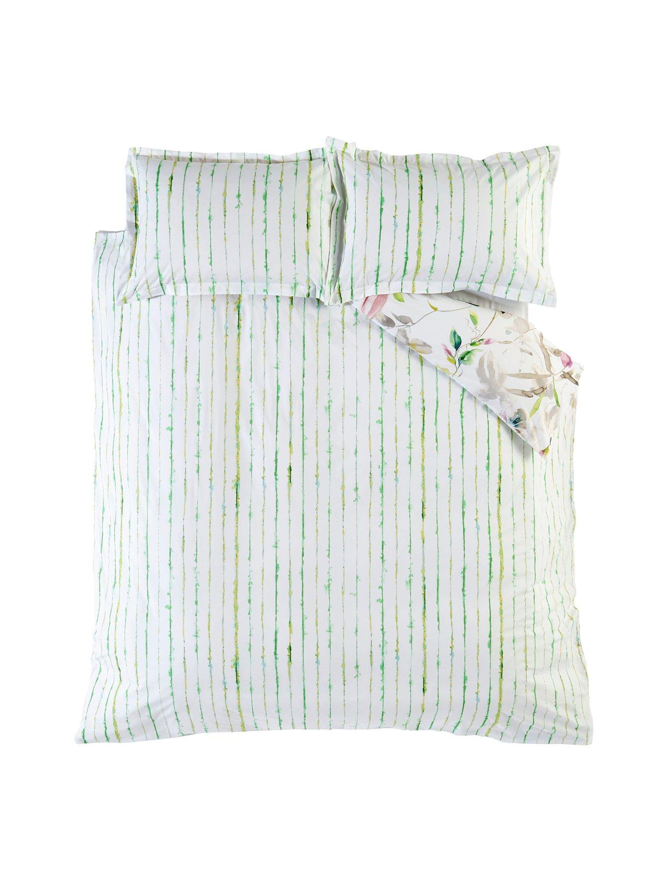 Image 6 of 6 of Designers Guild Japanese Magnolia 100% Cotton Fuchsia Quilt Set
