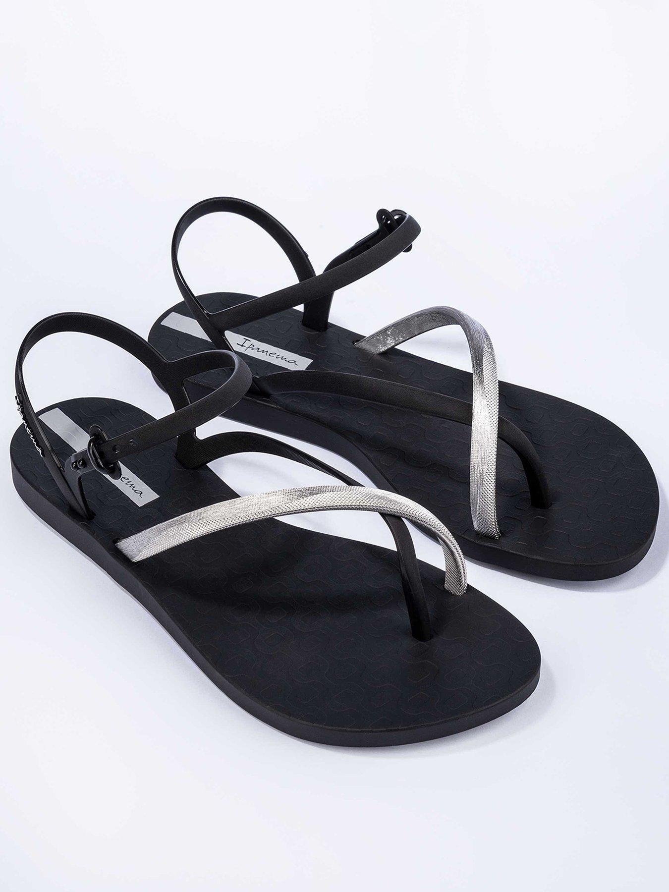 Ipanema Elegant Crossover Sandal, Black, Size 3, Women