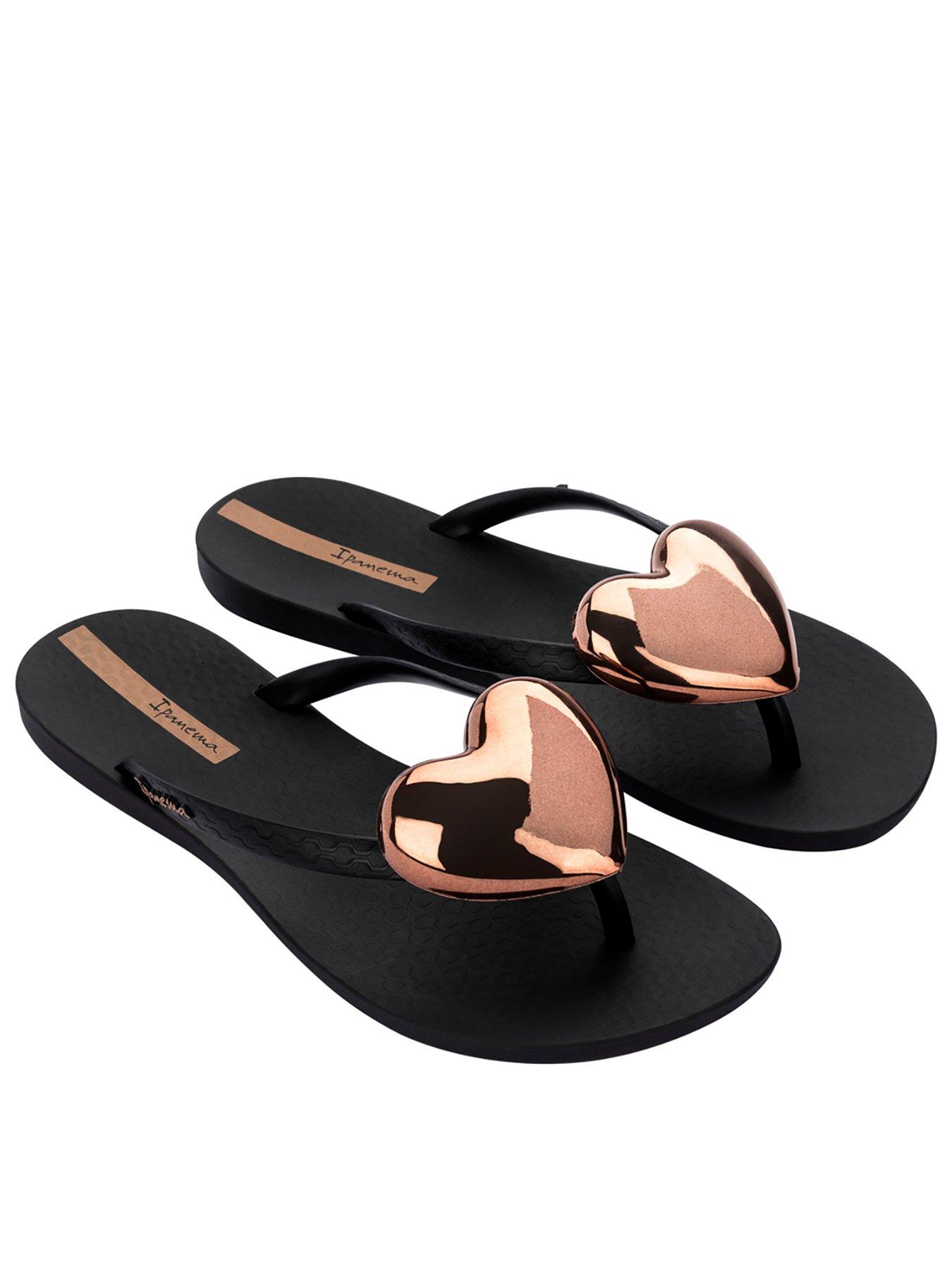 Ipanema Maxi Fashion Heart Hardware Flip Flop - Black