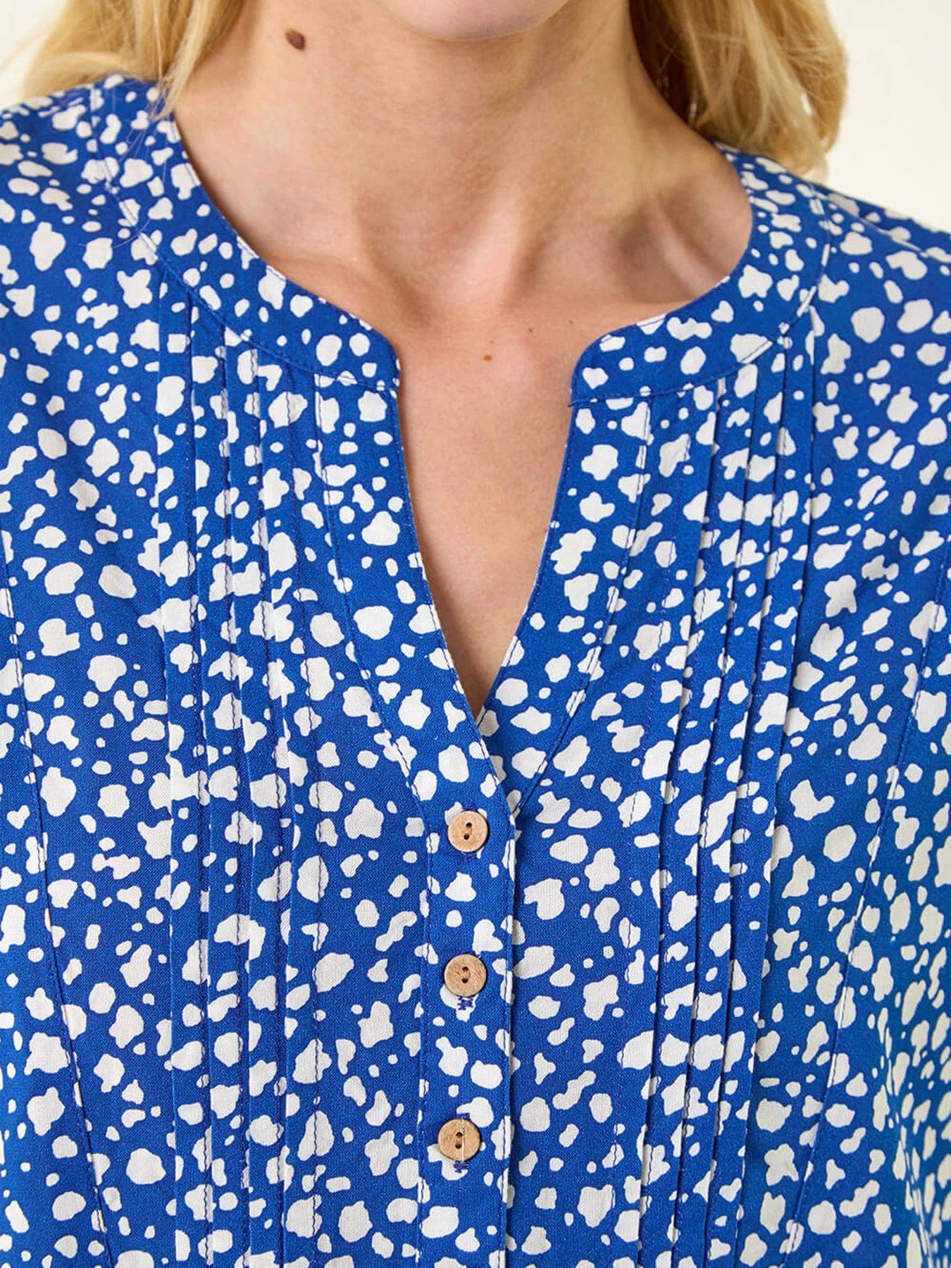 Image 5 of 5 of Roman Speck Print V-neck Button Top