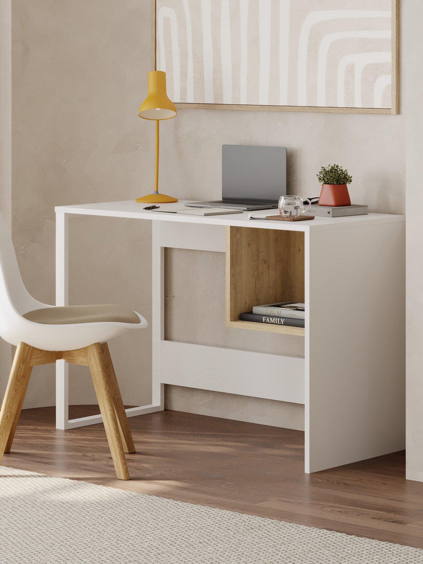 Decortie: Model Desk