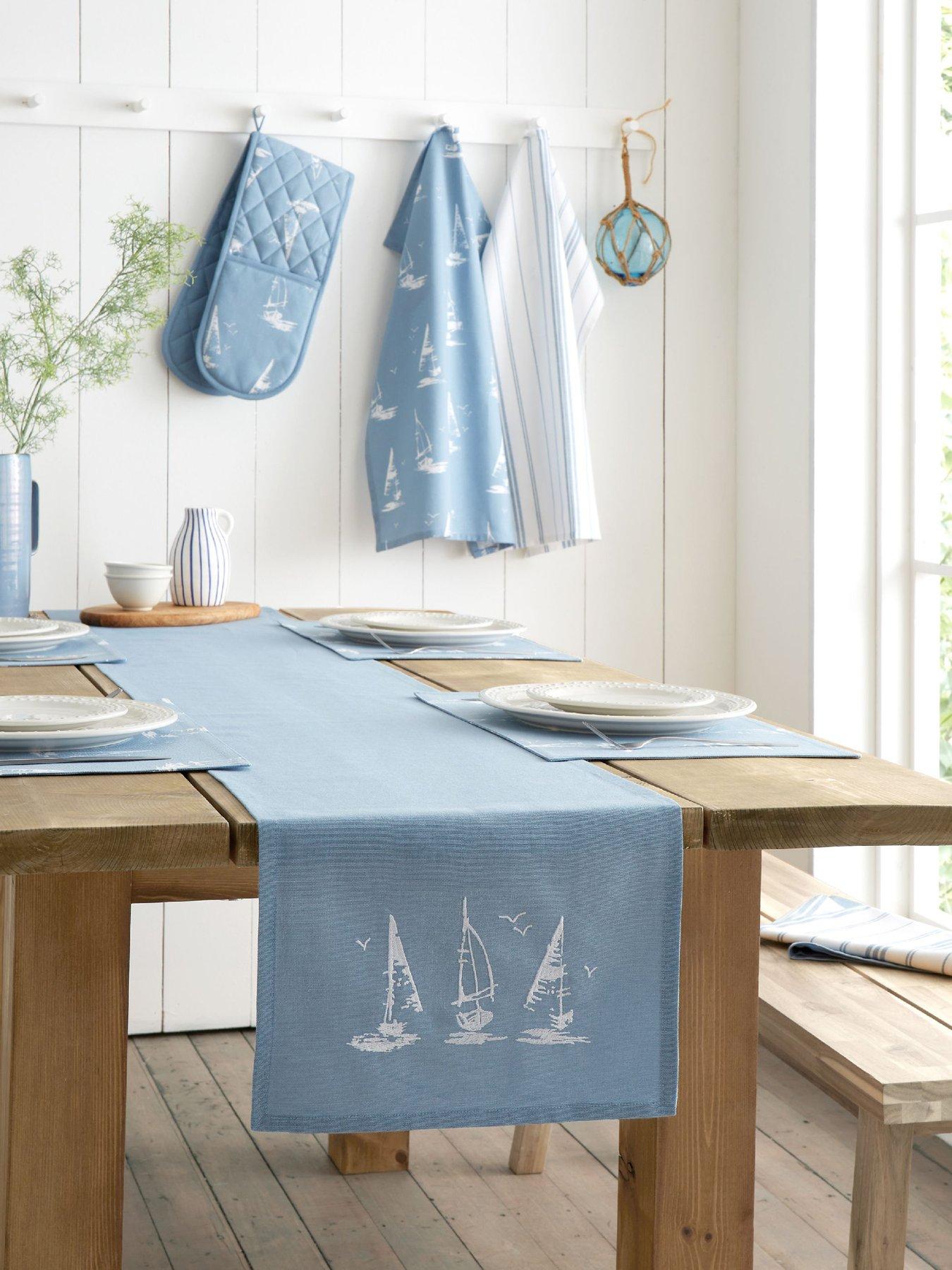 Catherine Lansfield Salcombe Boats Runner