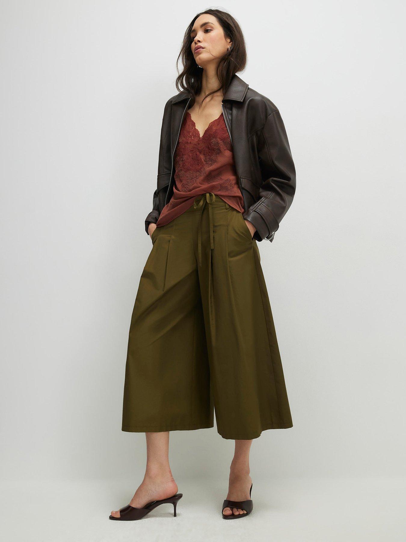 Image 1 of 6 of River Island Sadie Poplin Culotte - Green