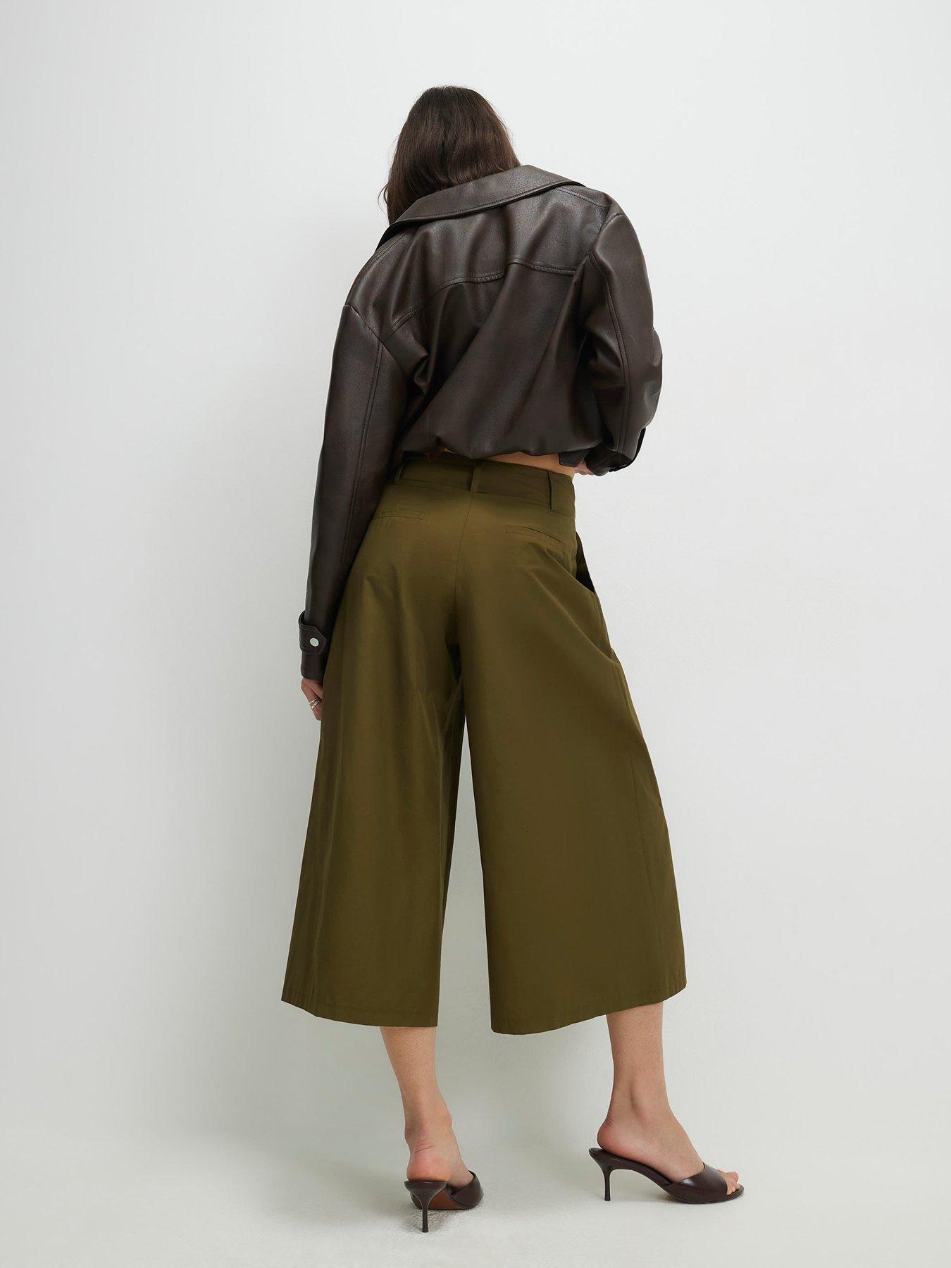 Image 2 of 6 of River Island Sadie Poplin Culotte - Green
