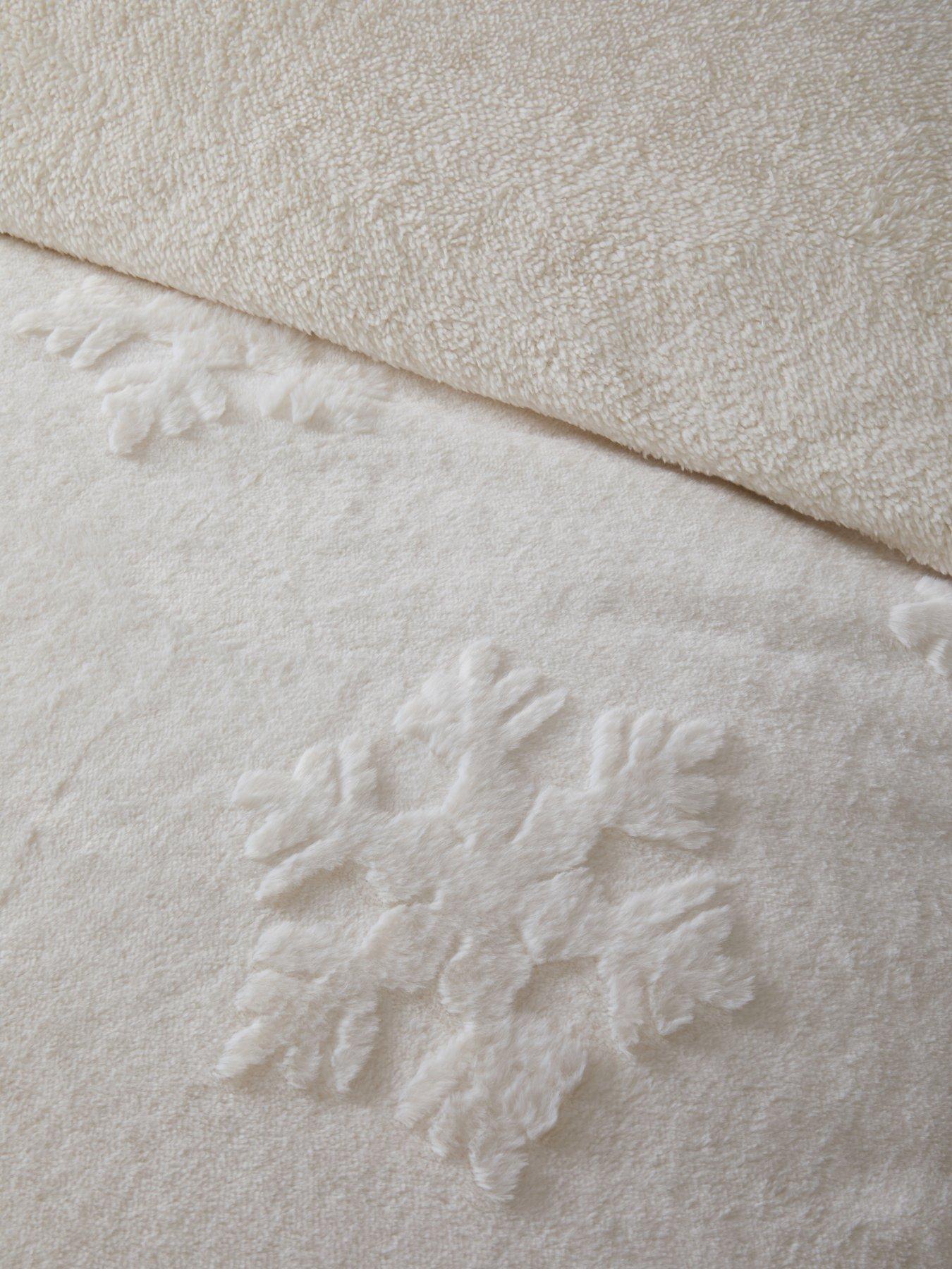 Image 4 of 6 of The Very Collection Snowflake Faux Fur Duvet Set