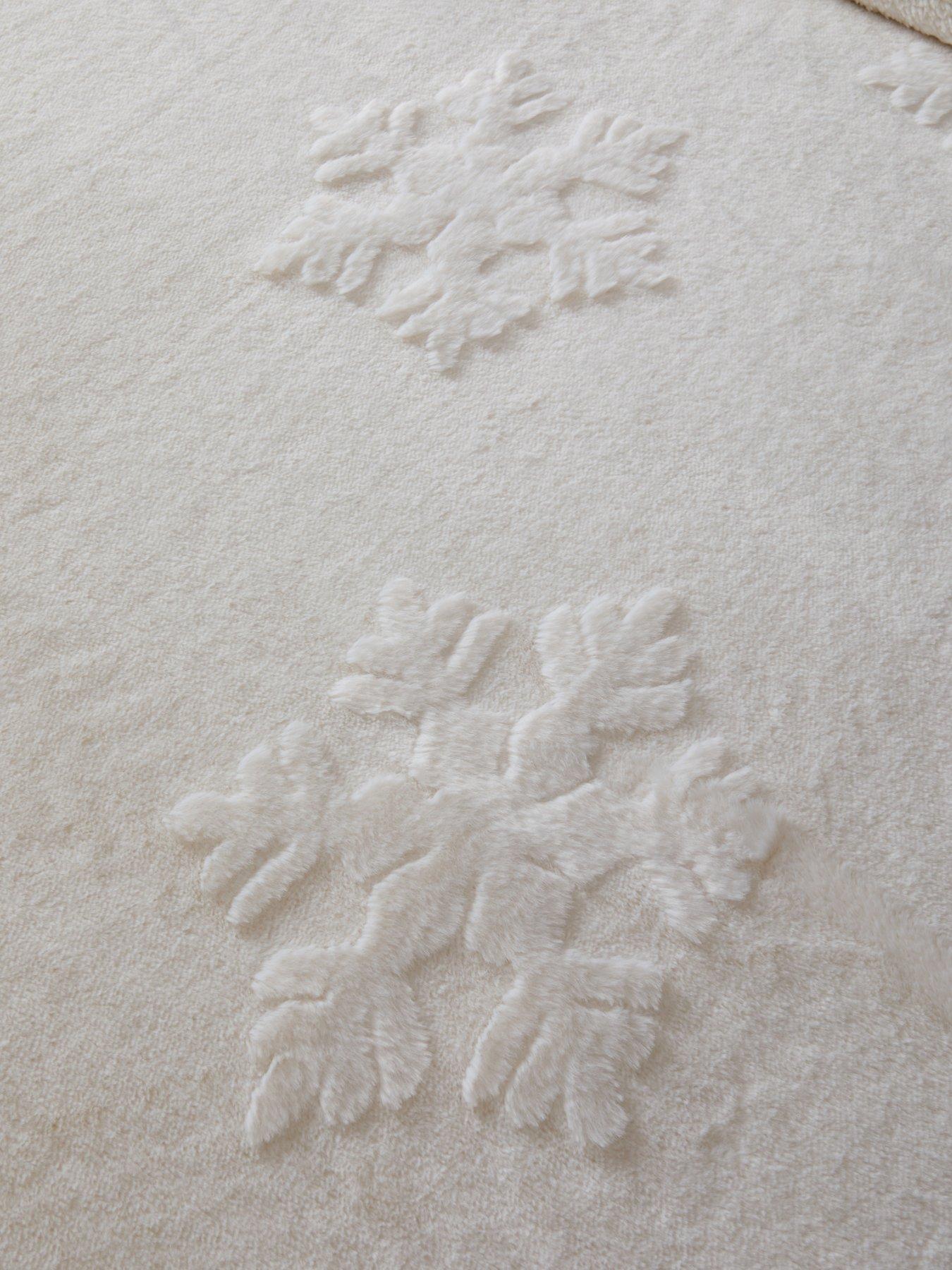 Image 5 of 6 of The Very Collection Snowflake Faux Fur Duvet Set