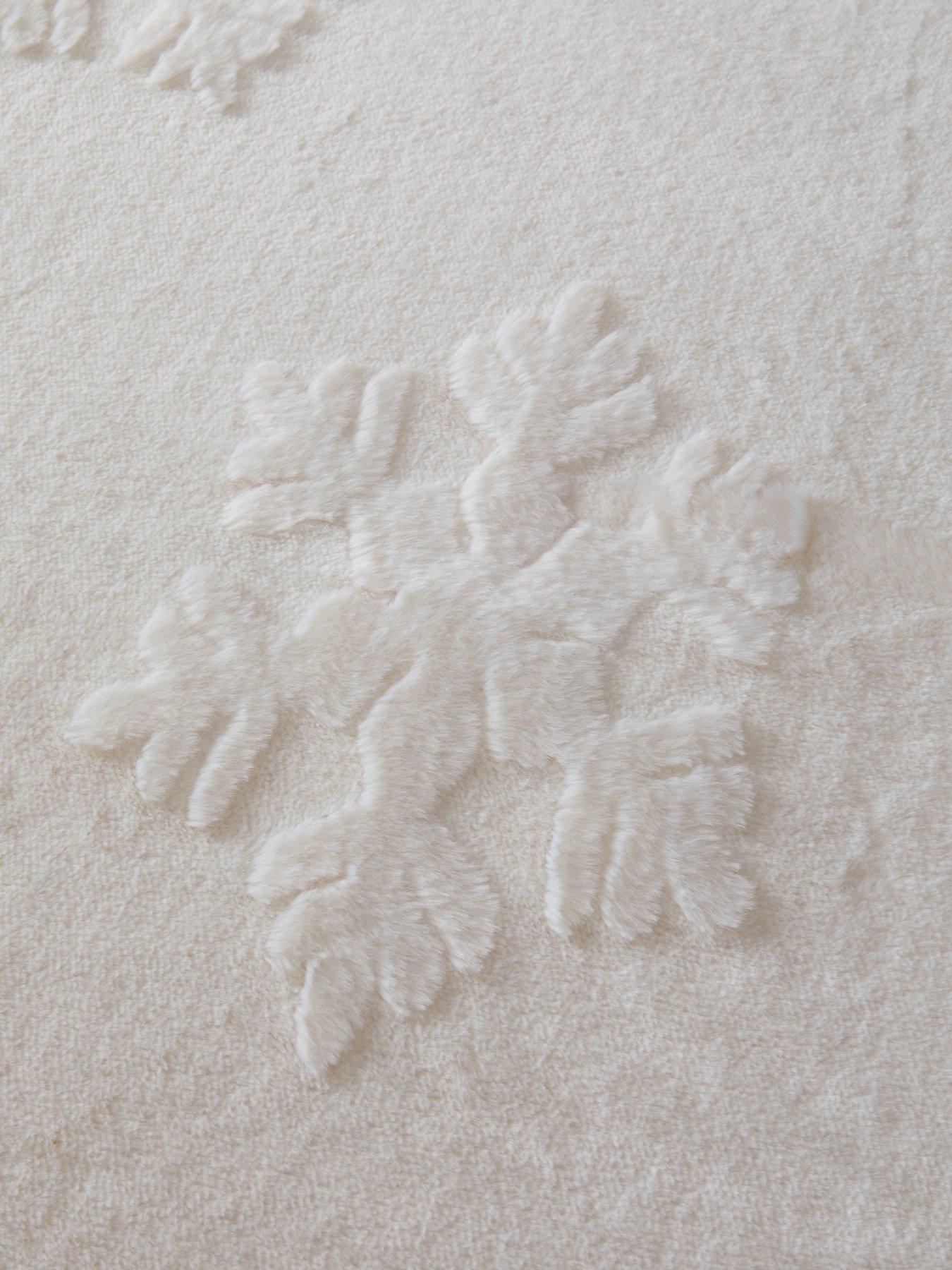Image 6 of 6 of The Very Collection Snowflake Faux Fur Duvet Set