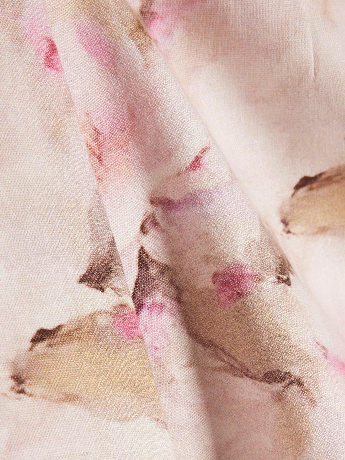 Image 5 of 5 of River Island Floral Scallop Linen Co-ord Short - Pink