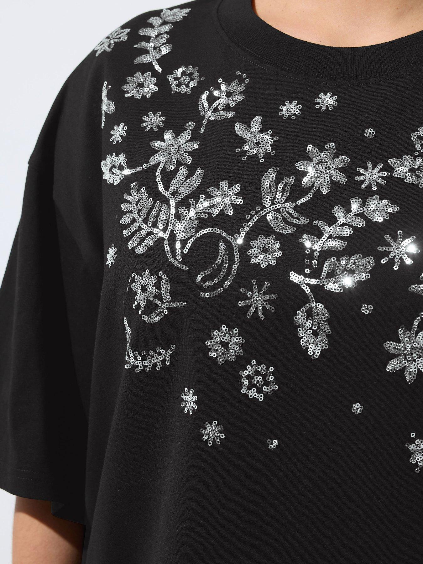 Image 4 of 5 of Yours Curve Sequin Floral T-Shirt - Black