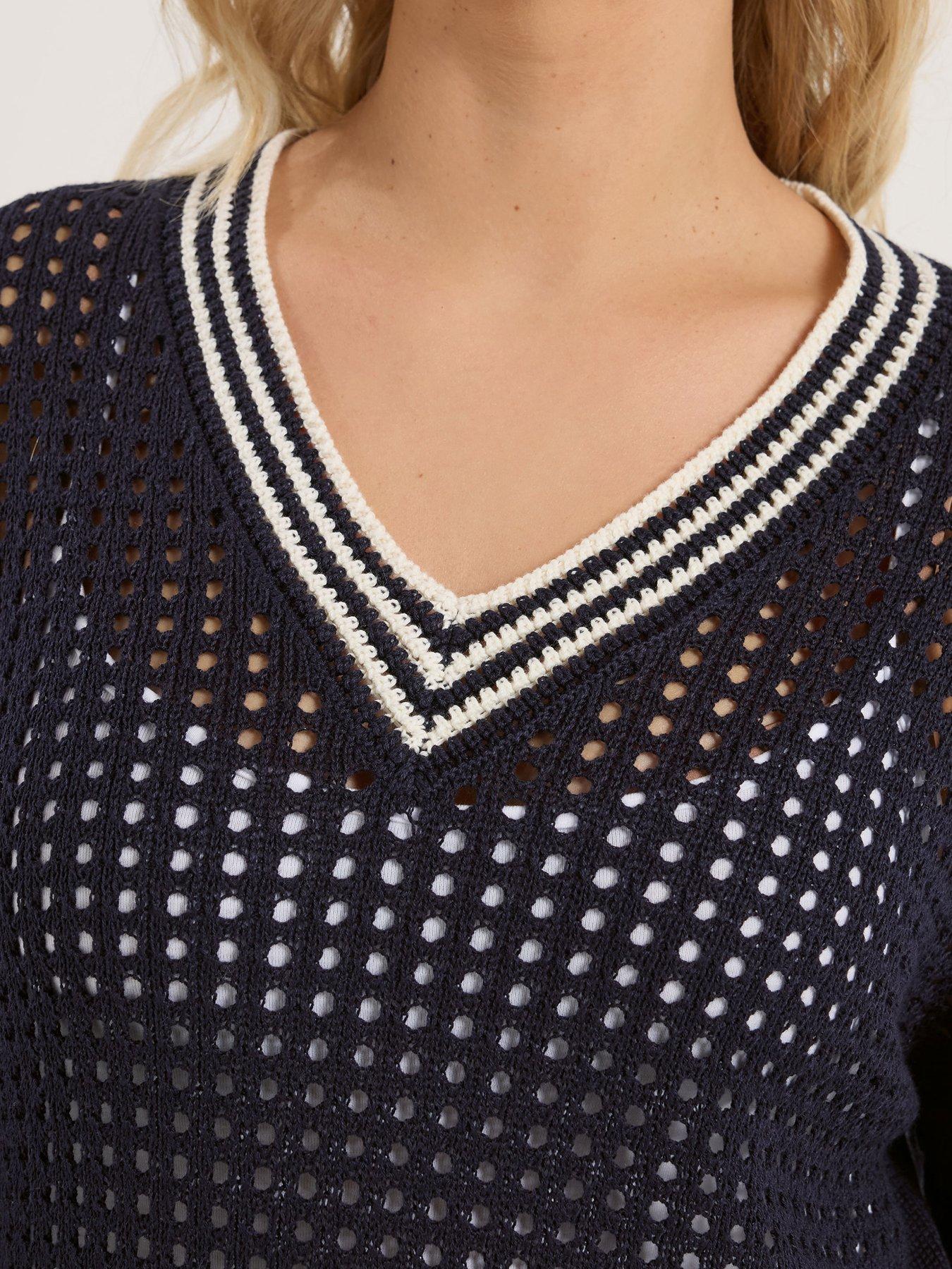 Image 4 of 5 of Yours Curve Open Stitch V-Neck Jumper - Blue