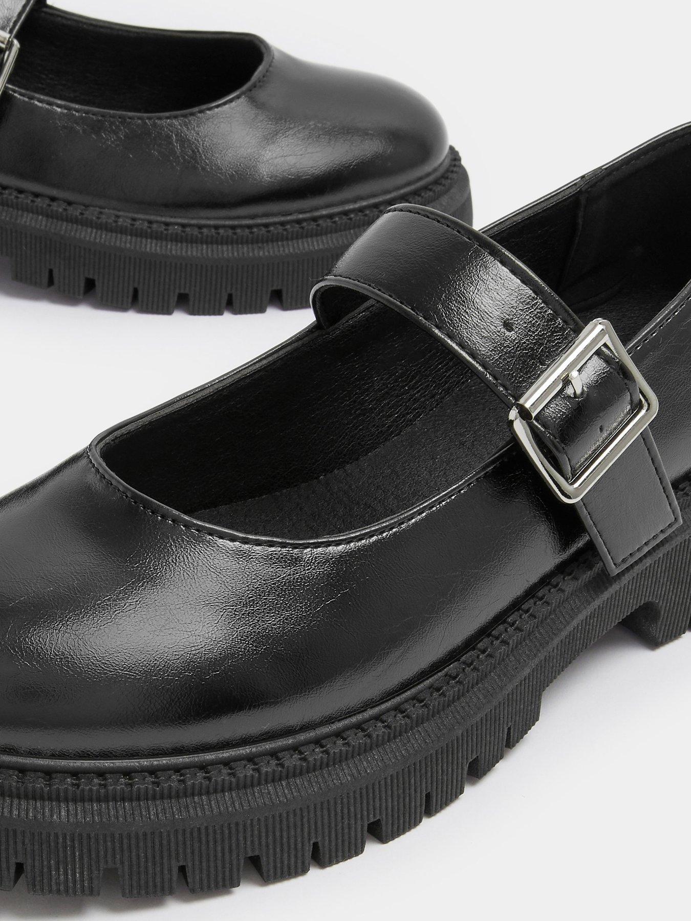 Image 4 of 4 of Yours Curve Chunky Mary Jane Pump In Extra Wide Fit - Black