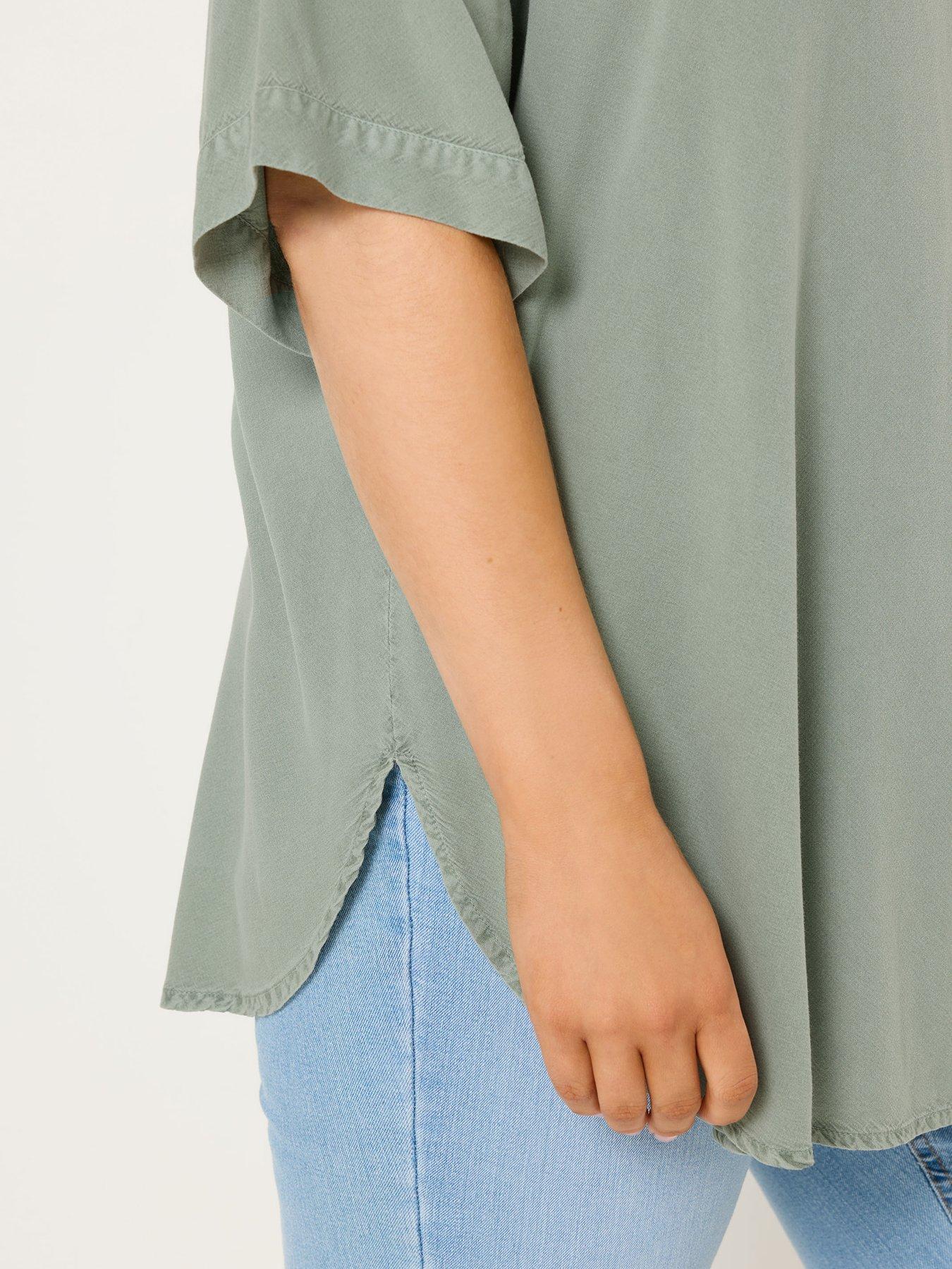 Image 4 of 5 of Yours Curve Short Sleeve Chambray Shirt - Green