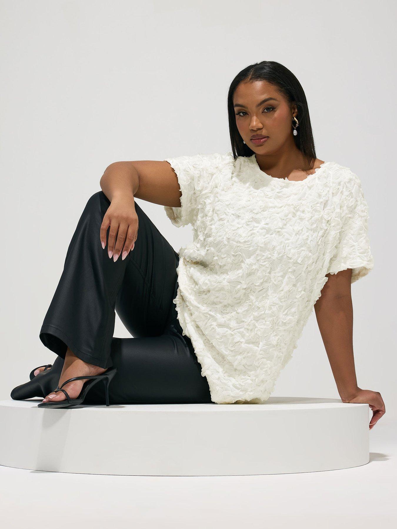Image 1 of 5 of Yours Curve 3D Abstract Top - White
