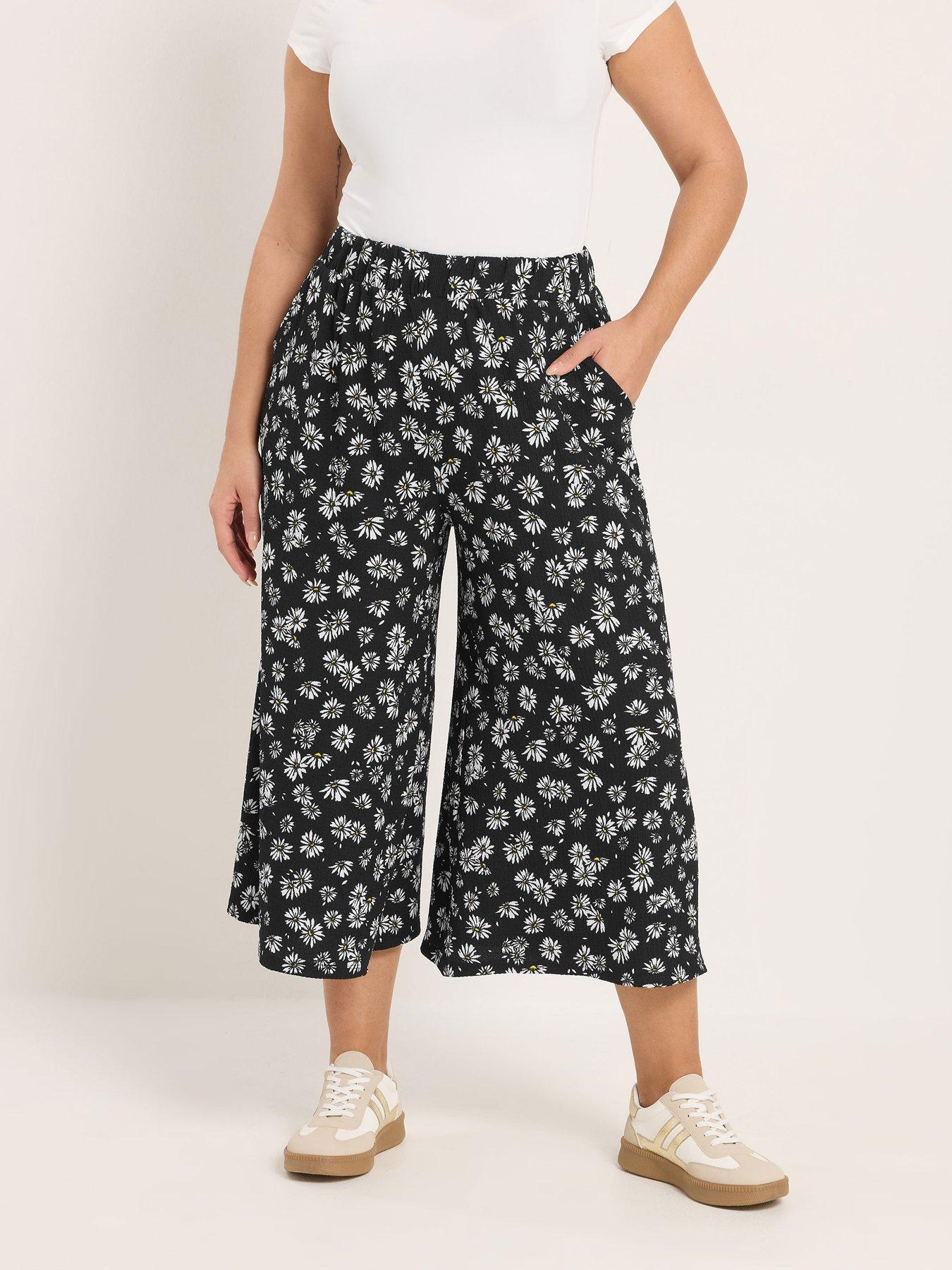 Image 1 of 5 of Yours Curve Printed Jersey Culotte - Black