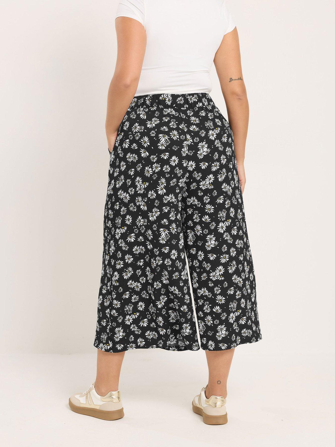 Image 2 of 5 of Yours Curve Printed Jersey Culotte - Black