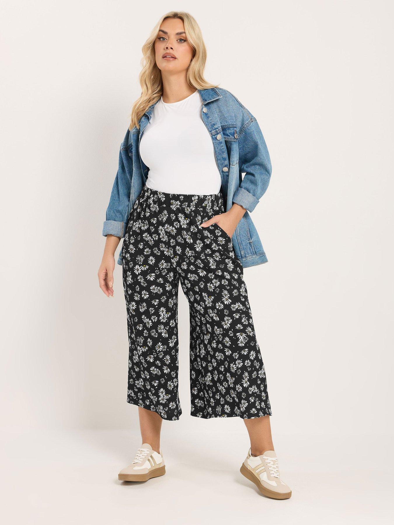Image 3 of 5 of Yours Curve Printed Jersey Culotte - Black