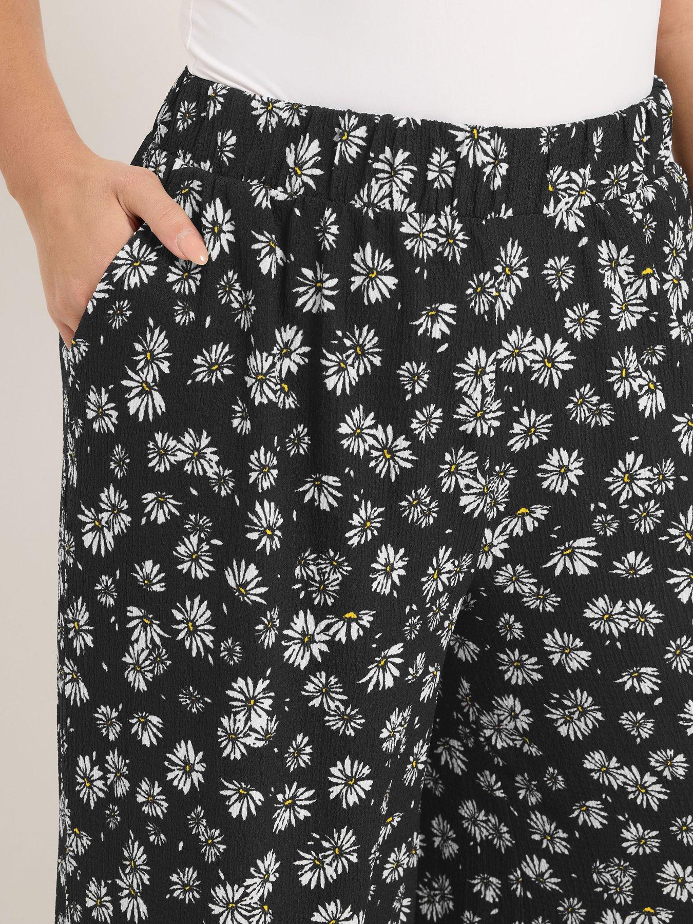 Image 4 of 5 of Yours Curve Printed Jersey Culotte - Black