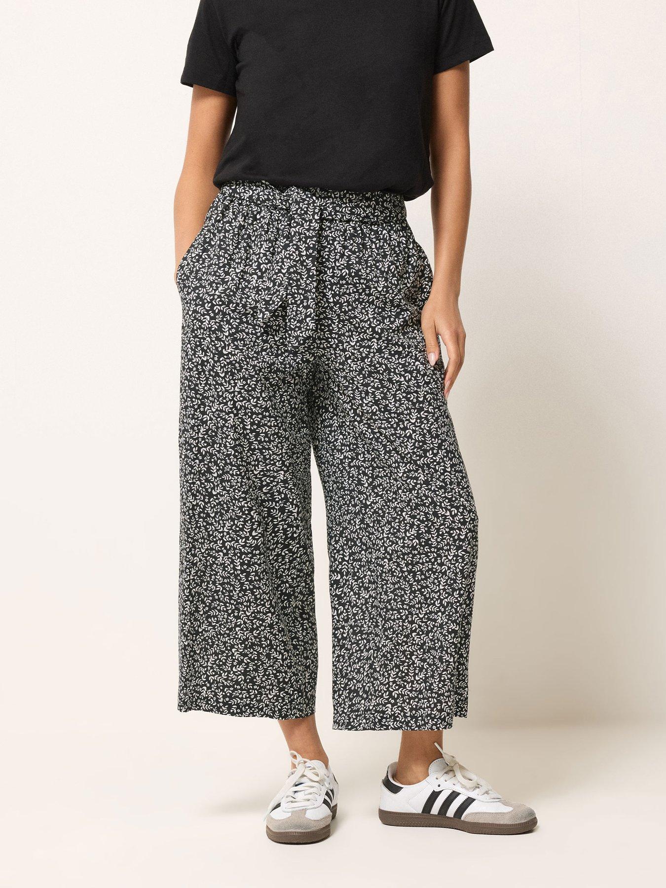 PixieGirl Petite Leaf Print Wide Leg Crop Trousers - Black