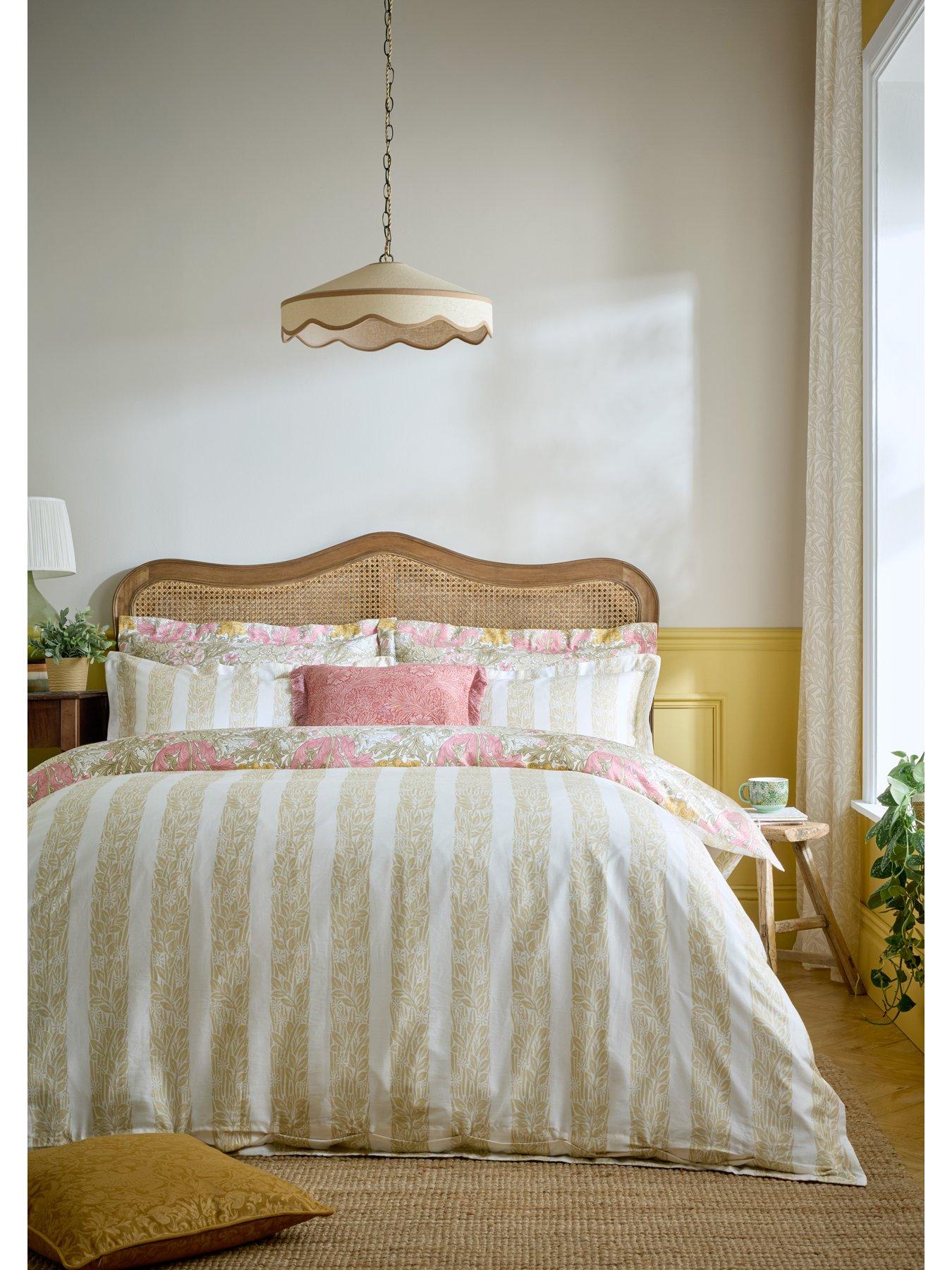 Image 7 of 7 of William Morris at Home Compton Quilt Set