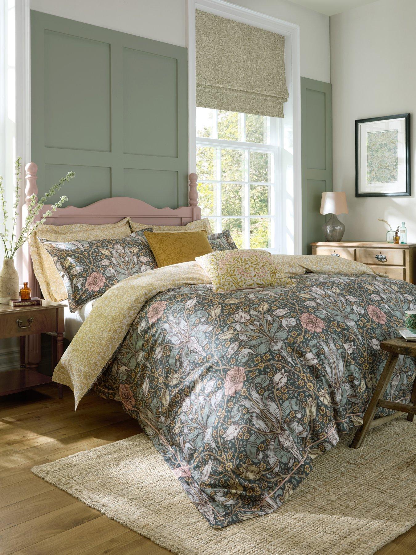 Image 1 of 7 of William Morris at Home Spring Thicket Quilt Set