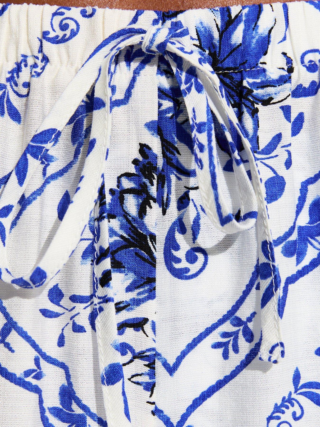 Image 6 of 6 of New Look White Tile Pattern Beach Wide Leg Trousers