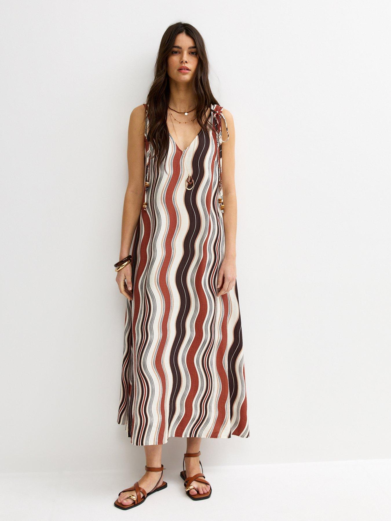 New Look: Wavy Print Ruched Shoulder Smock Midi Dress - Brown
