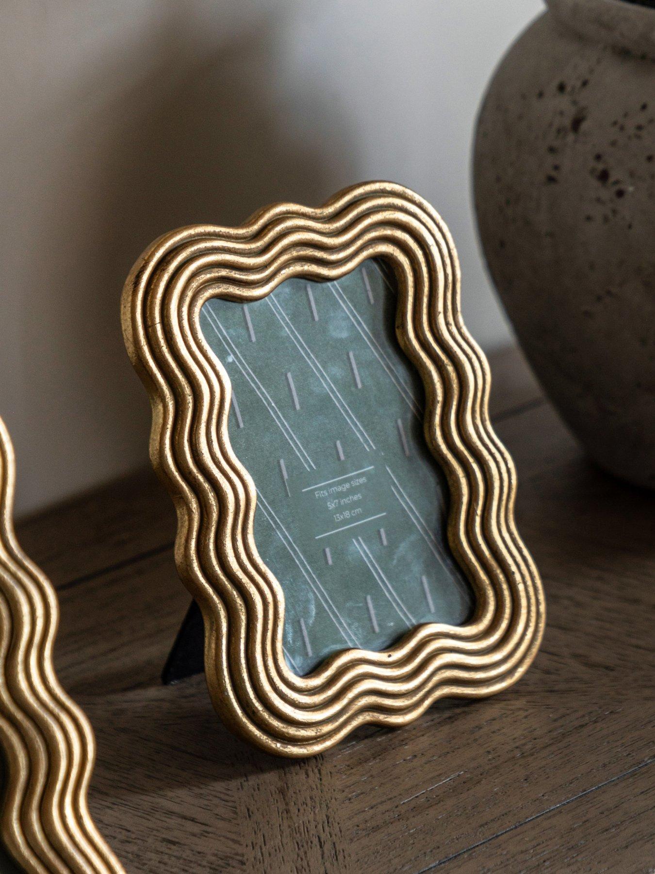 Image 1 of 5 of Gallery Direct 4x6 Gold Wavy Photo Frame
