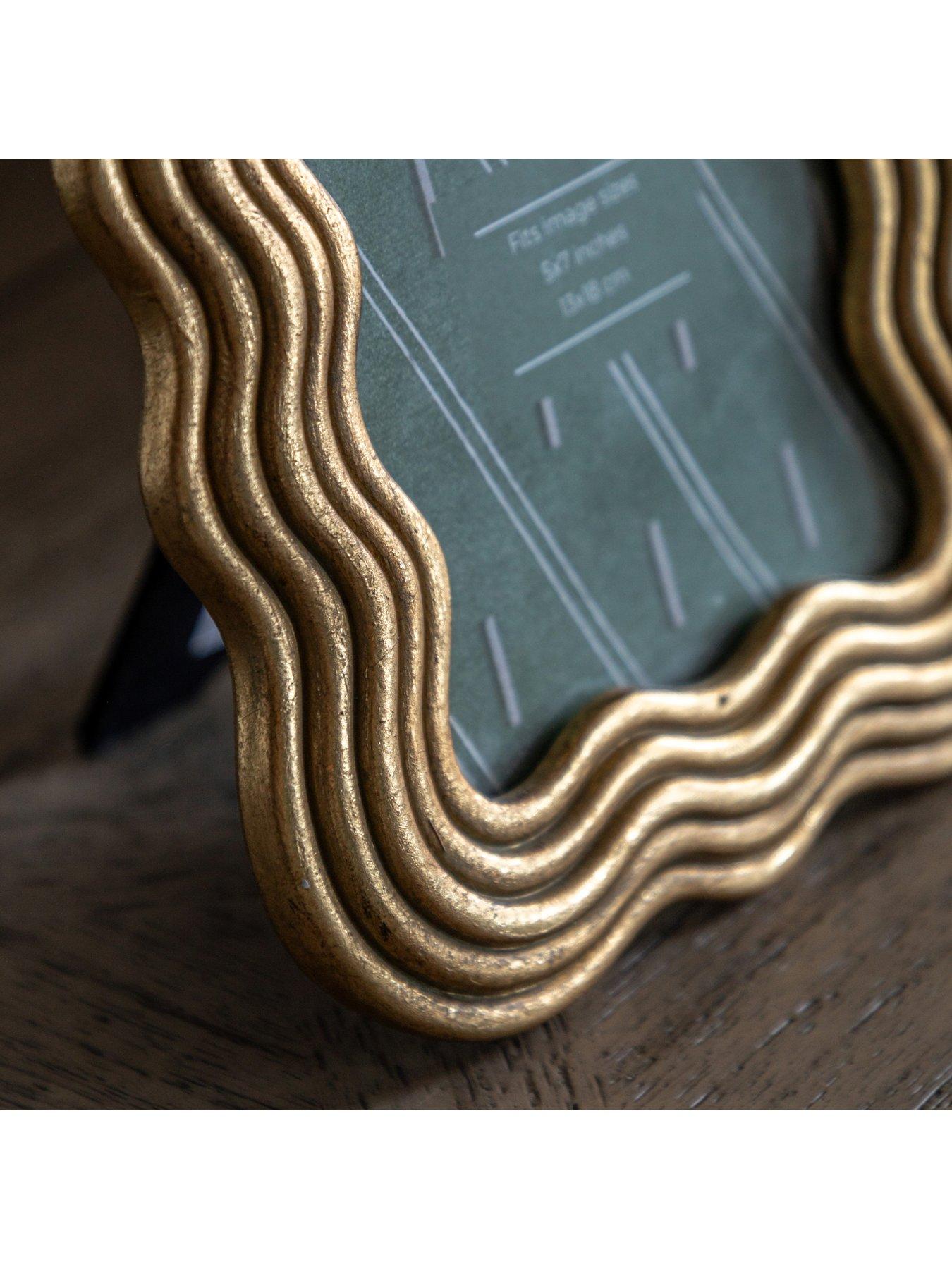 Image 3 of 5 of Gallery Direct 4x6 Gold Wavy Photo Frame