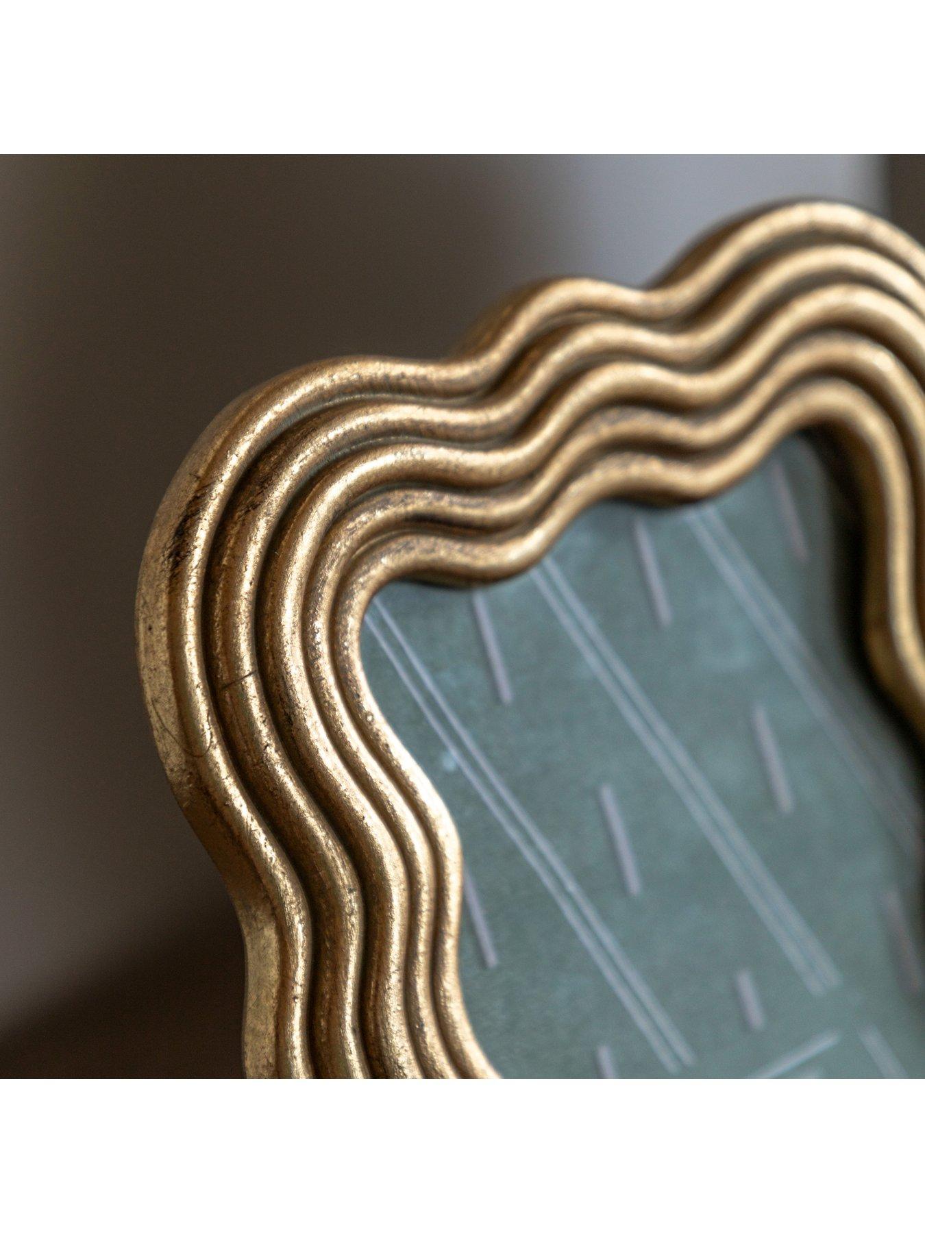 Image 4 of 5 of Gallery Direct 4x6 Gold Wavy Photo Frame