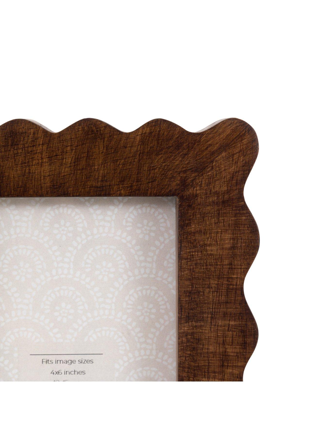 Image 4 of 5 of Gallery Direct 4x6 Mango Wood Scallop Photo Frame