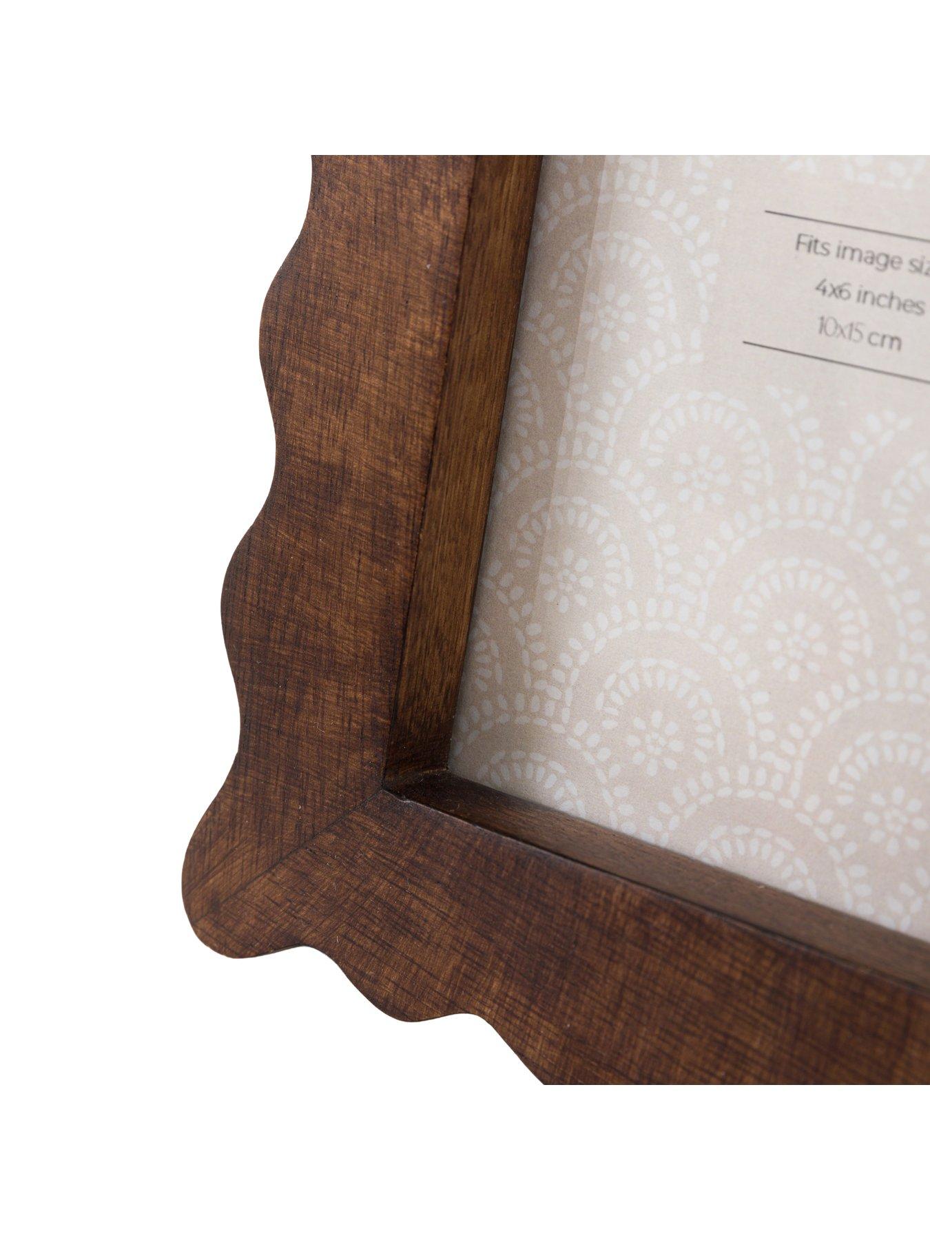 Image 5 of 5 of Gallery Direct 4x6 Mango Wood Scallop Photo Frame