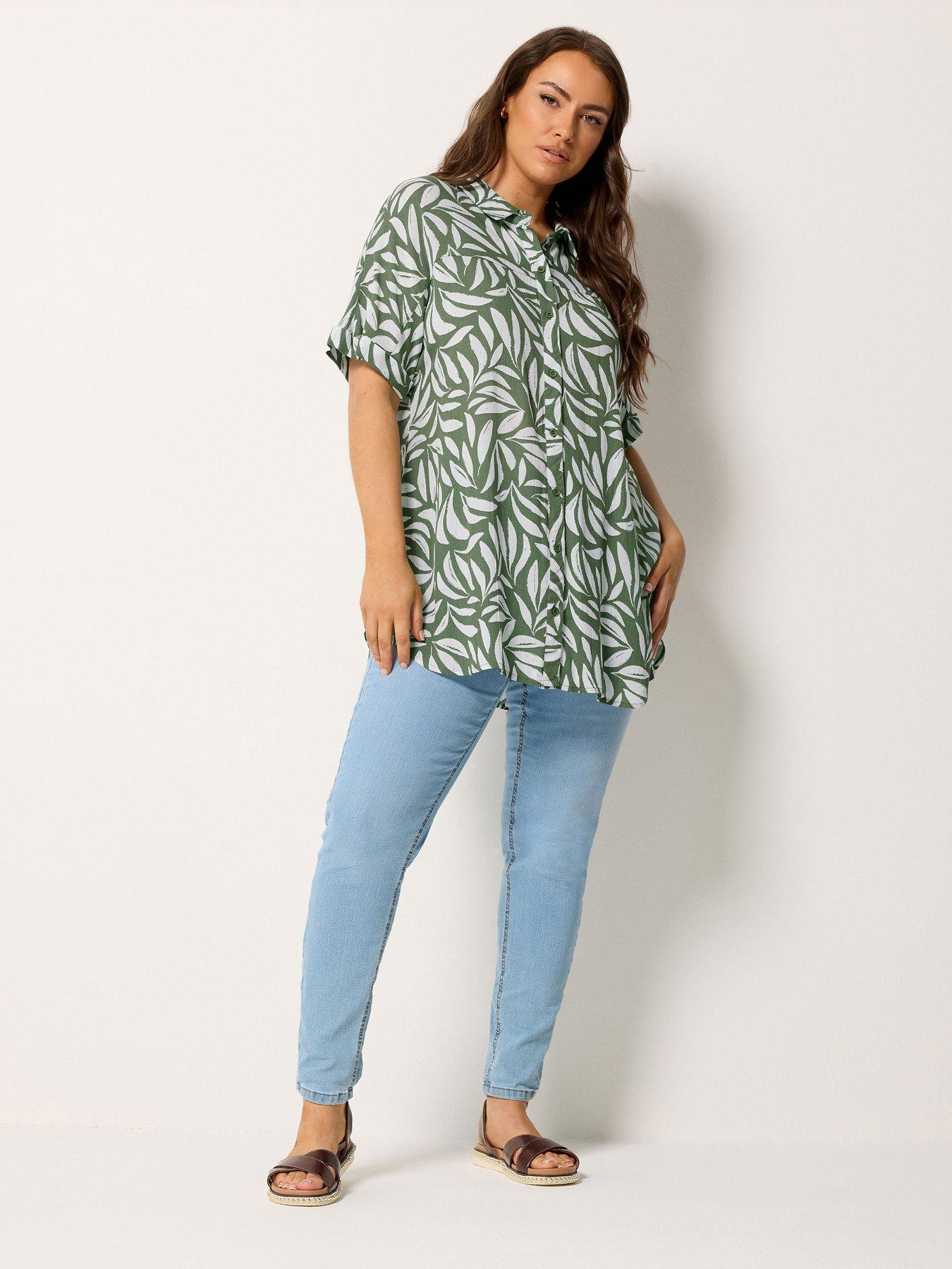Image 3 of 5 of Yours Curve Short Sleeve Crinkle Shirt