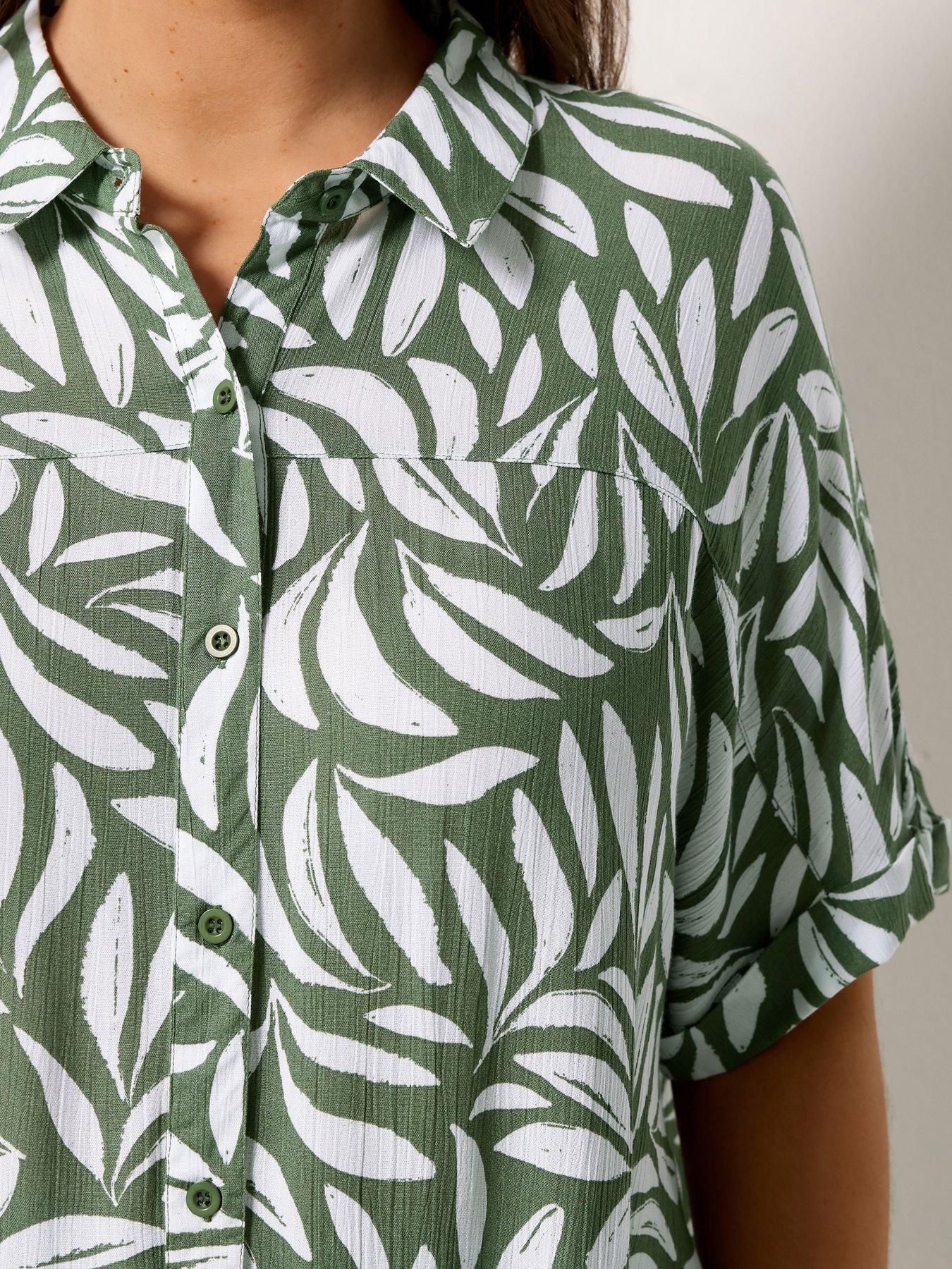 Image 4 of 5 of Yours Curve Short Sleeve Crinkle Shirt