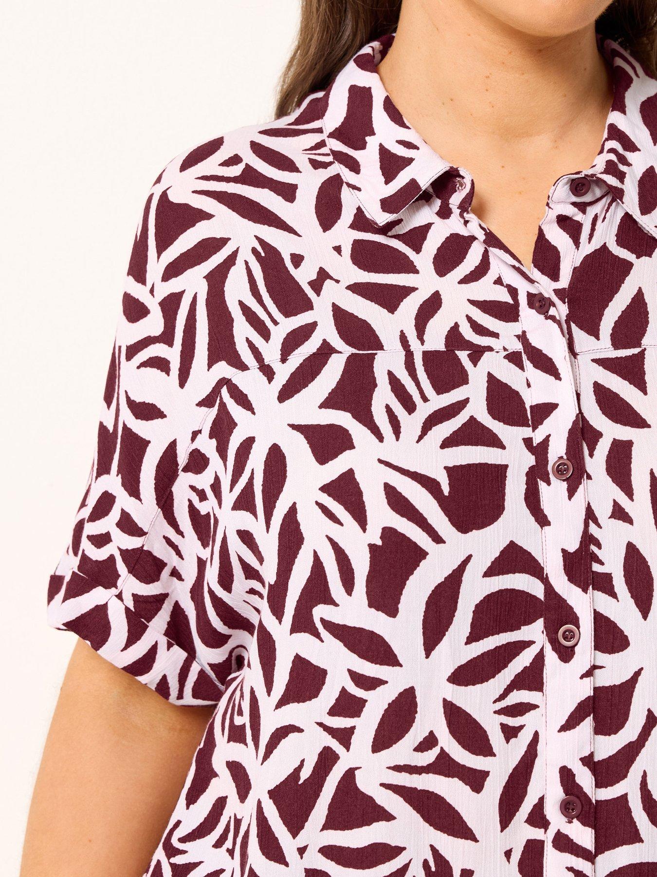 Image 4 of 5 of Yours Curve Short Sleeve Crinkle Shirt