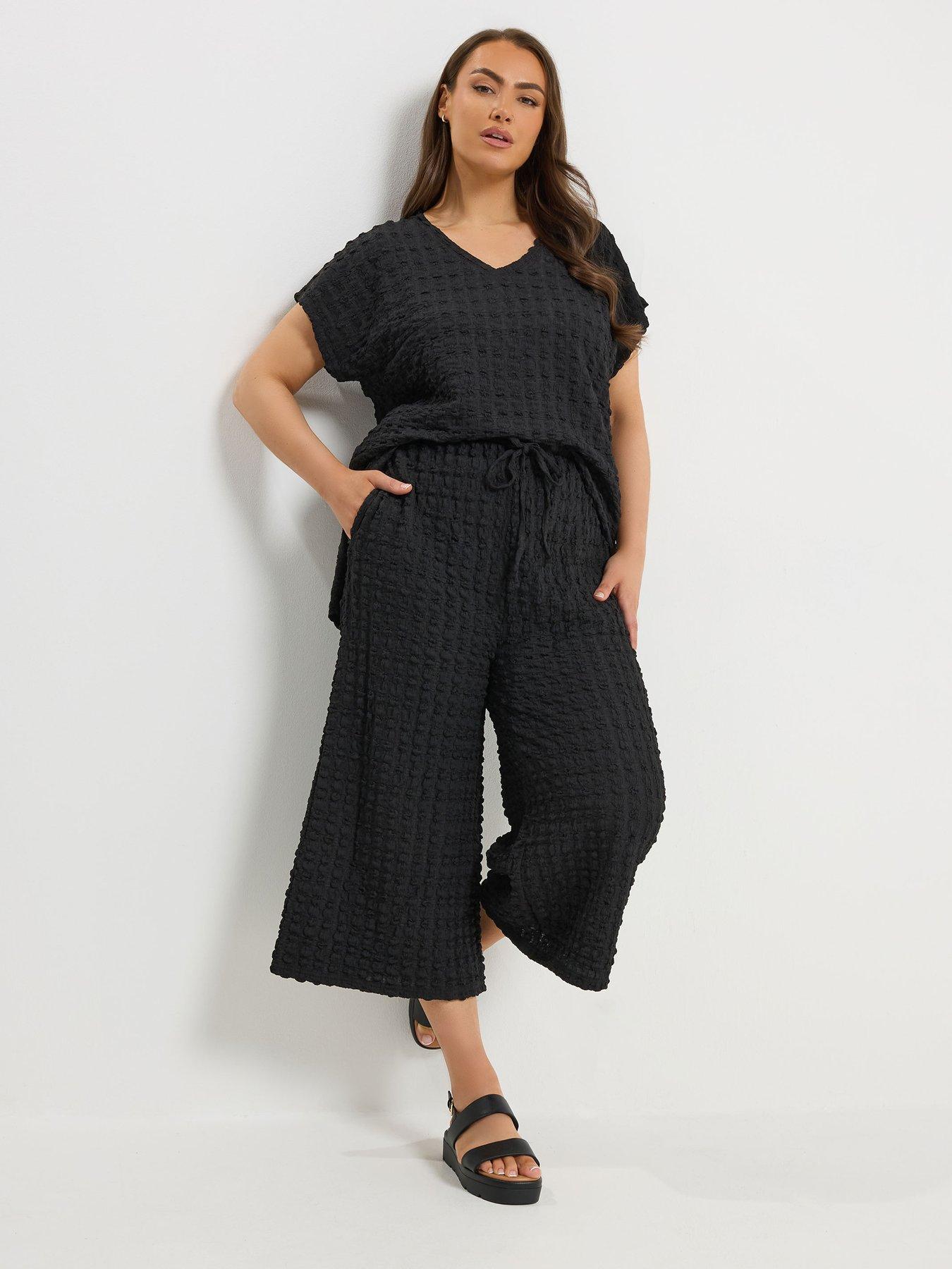 Image 3 of 5 of Yours Curve Bubble Textured Wide Leg Crops - Black