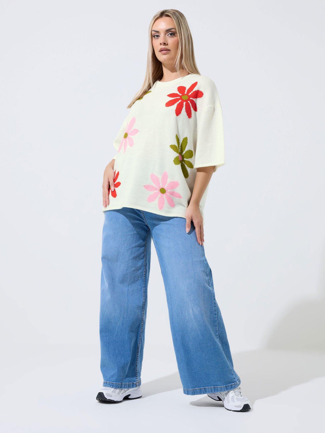 Image 3 of 5 of Yours Curve Floral Knit Boxy Top - White