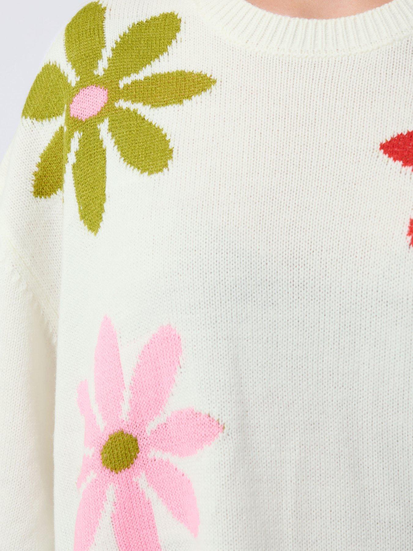 Image 4 of 5 of Yours Curve Floral Knit Boxy Top - White