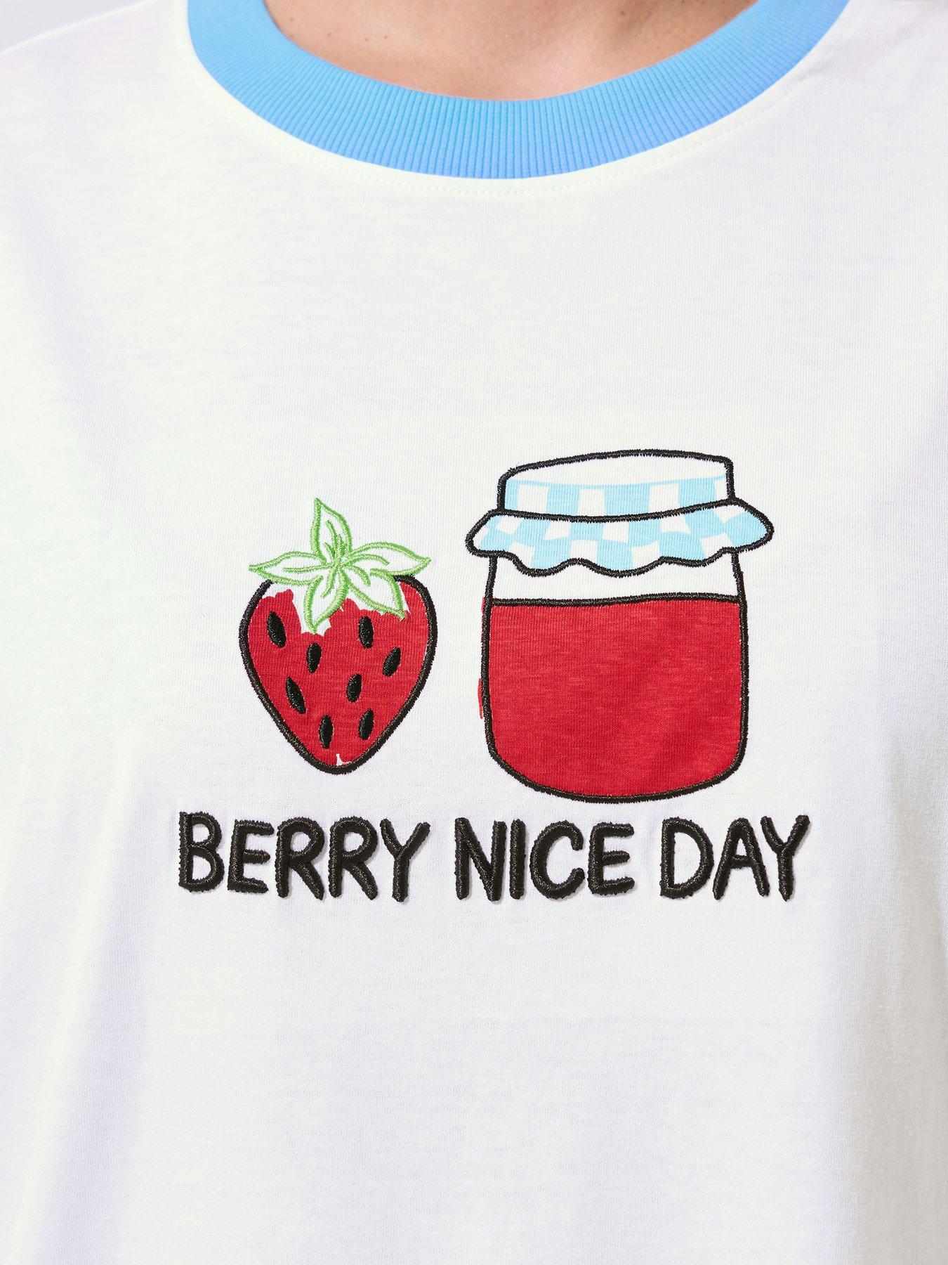 Image 4 of 5 of Yours Curve 3D Embroidery T-Shirt - White