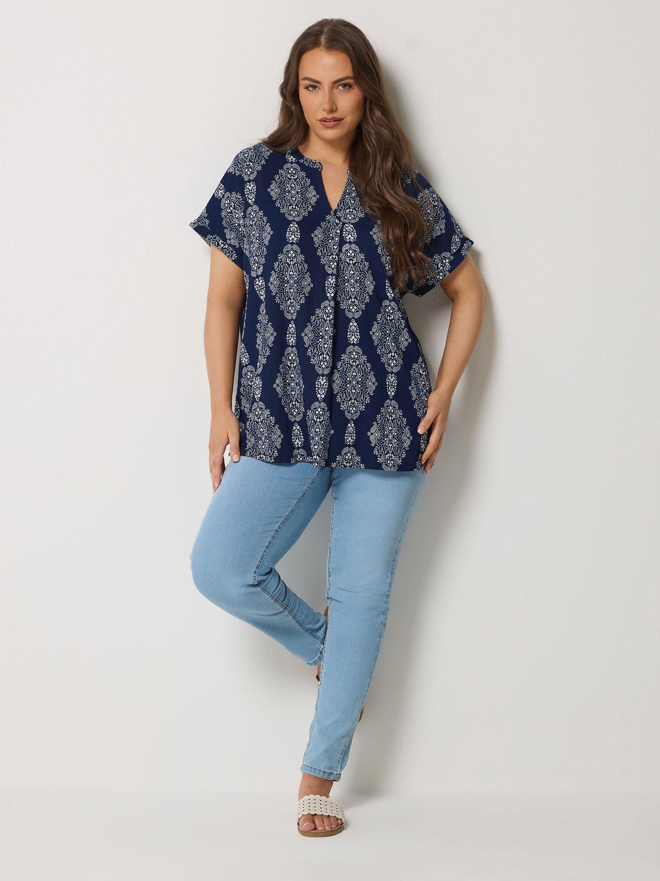 Image 3 of 5 of Yours Curve Pleat Front Textured Top