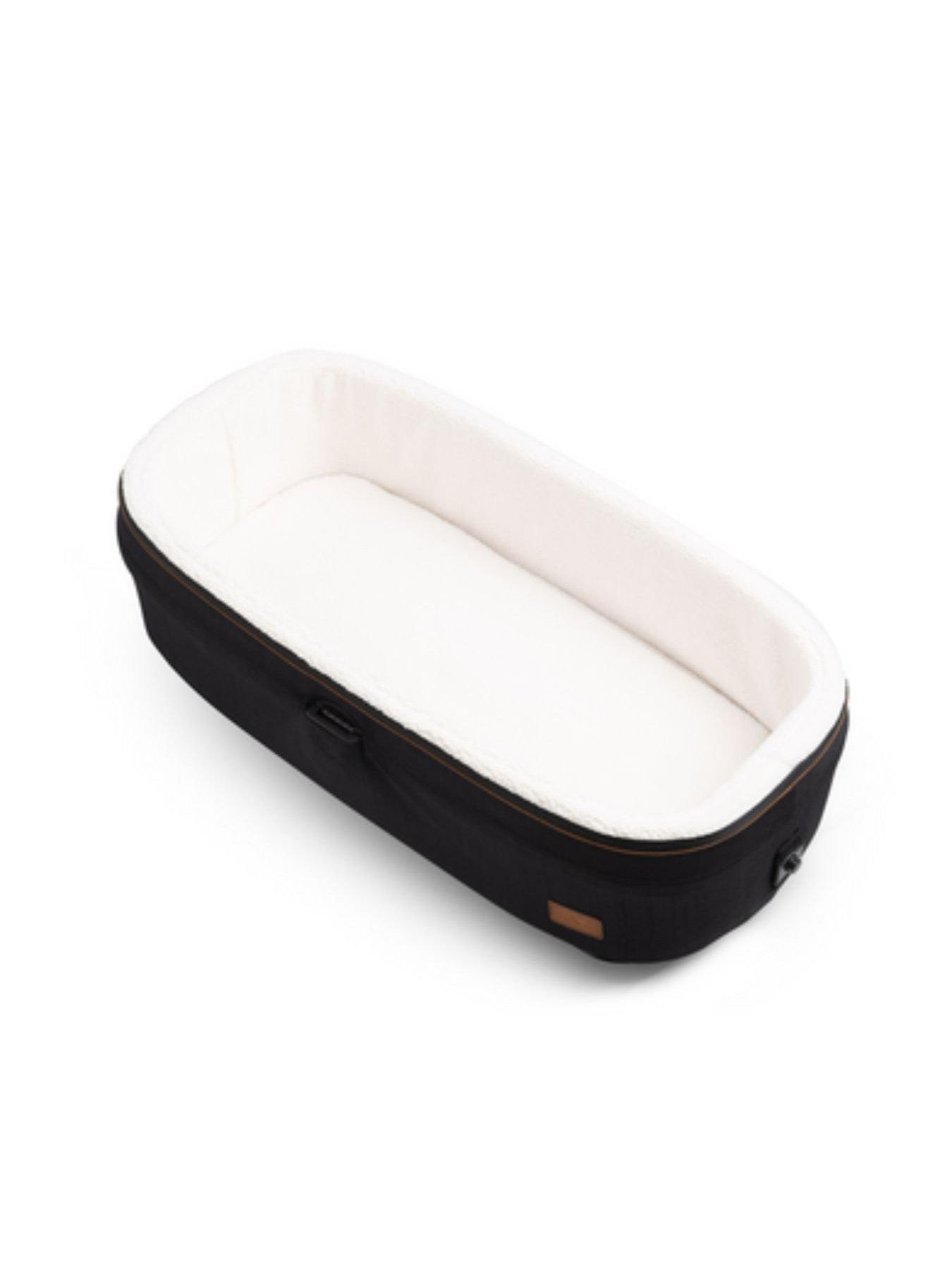 Image 6 of 8 of Tavo Maeve Medium Rigid Pet Car Seat &amp; Vehicle Base Onyx